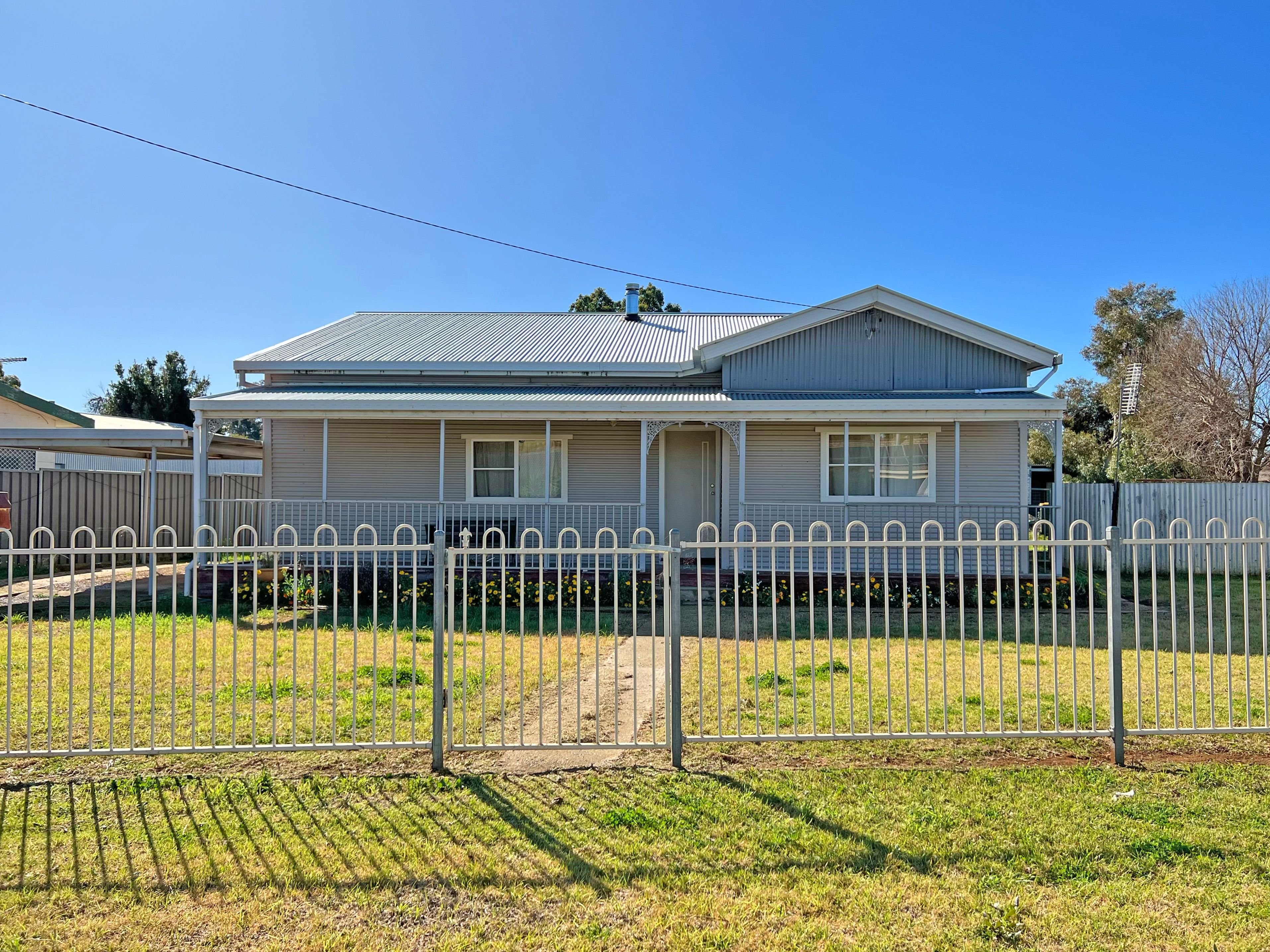 22 Webb Street, Parkes NSW 2870