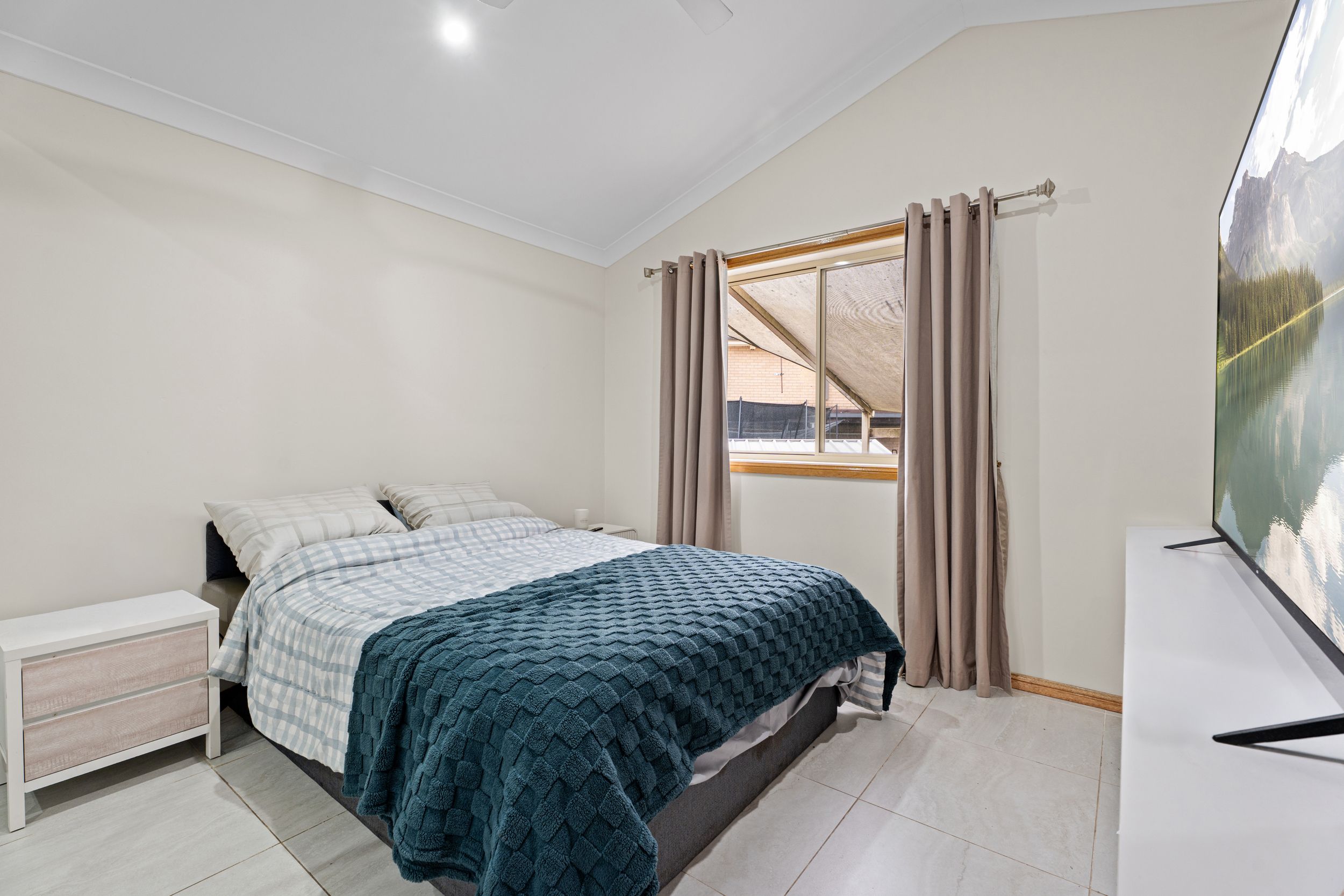 37 Charles Sturt Drive — photo 9 of 20
