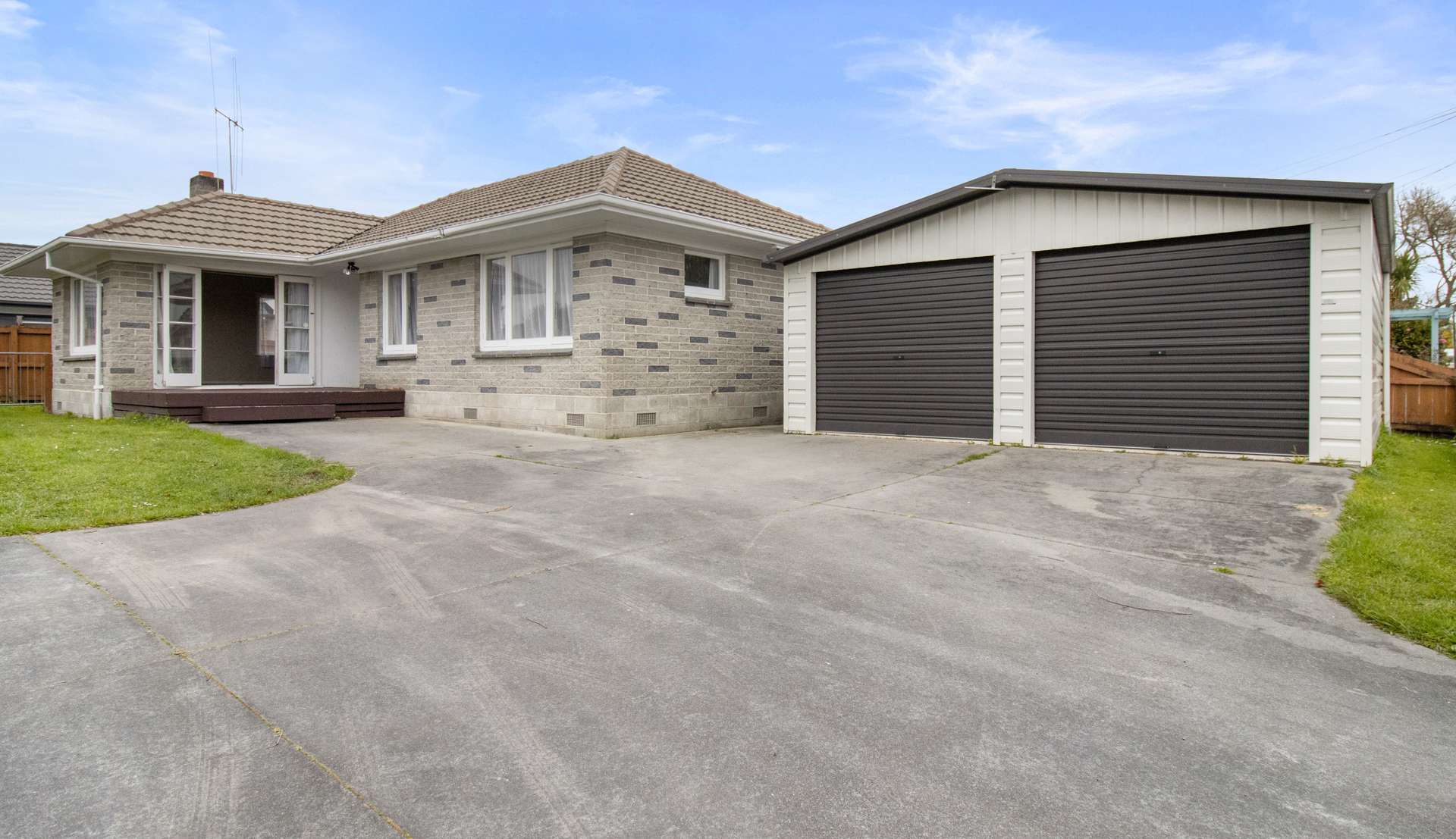 22 Fenwick Crescent photo 0