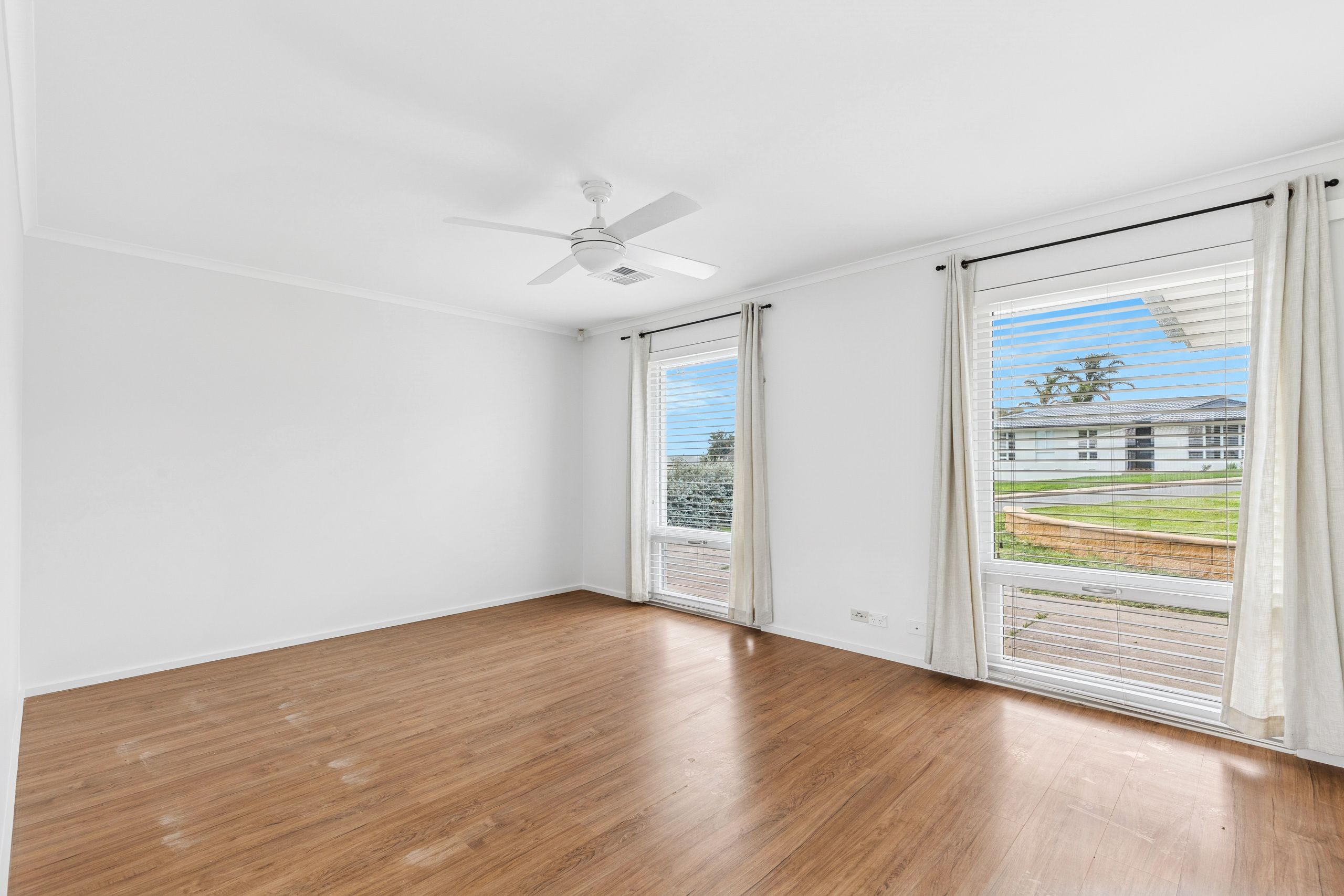 27 Manunda Way, Hallett Cove, SA 5158