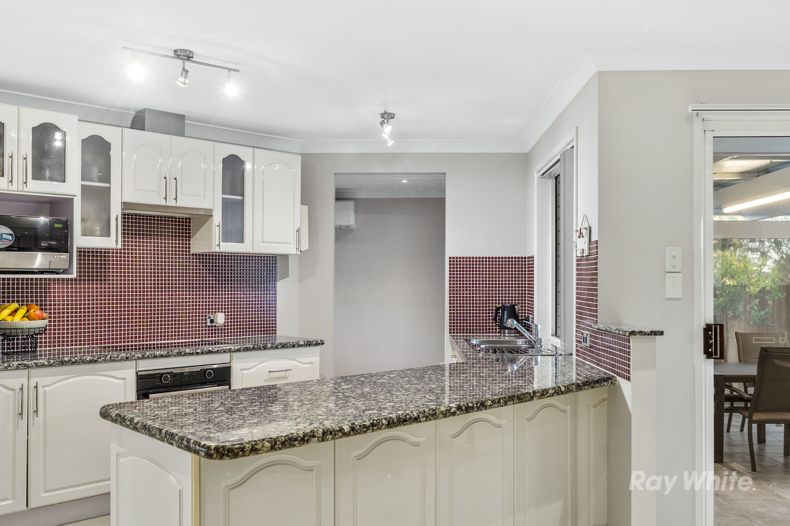 14 Fromelles Court — photo 7 of 22