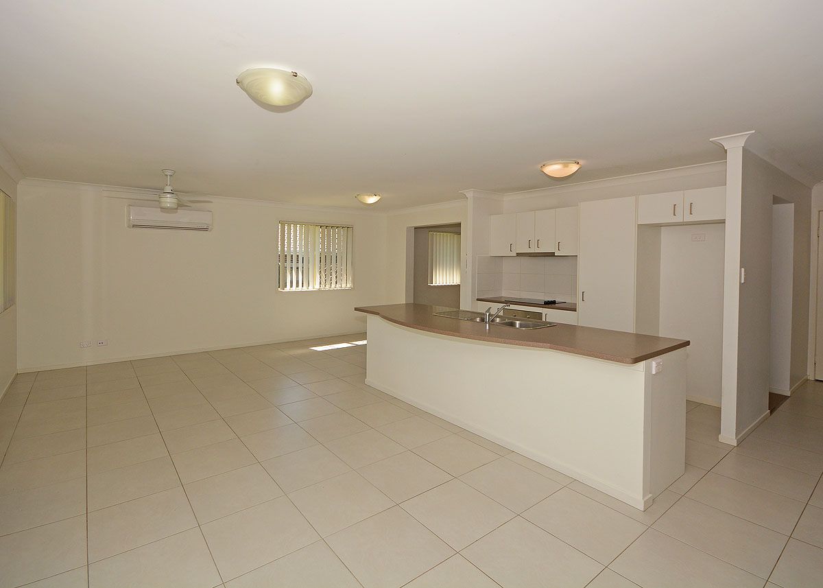 5 Peat Court, Nikenbah, QLD 4655