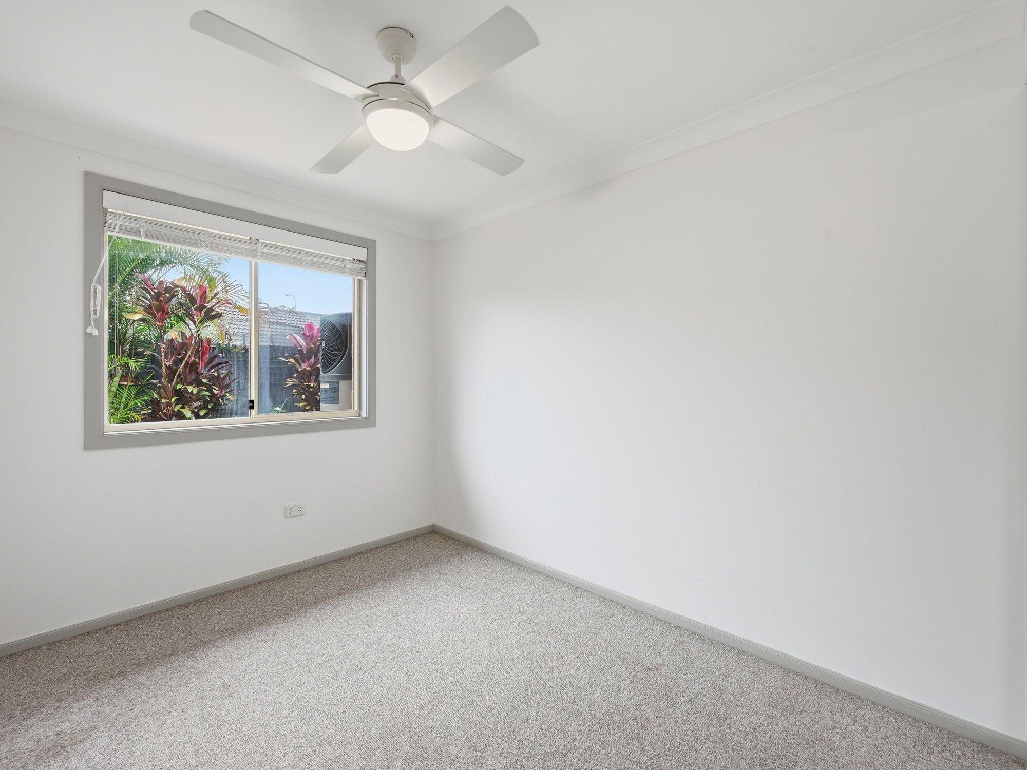 24 Meadow View Close — photo 9 of 15