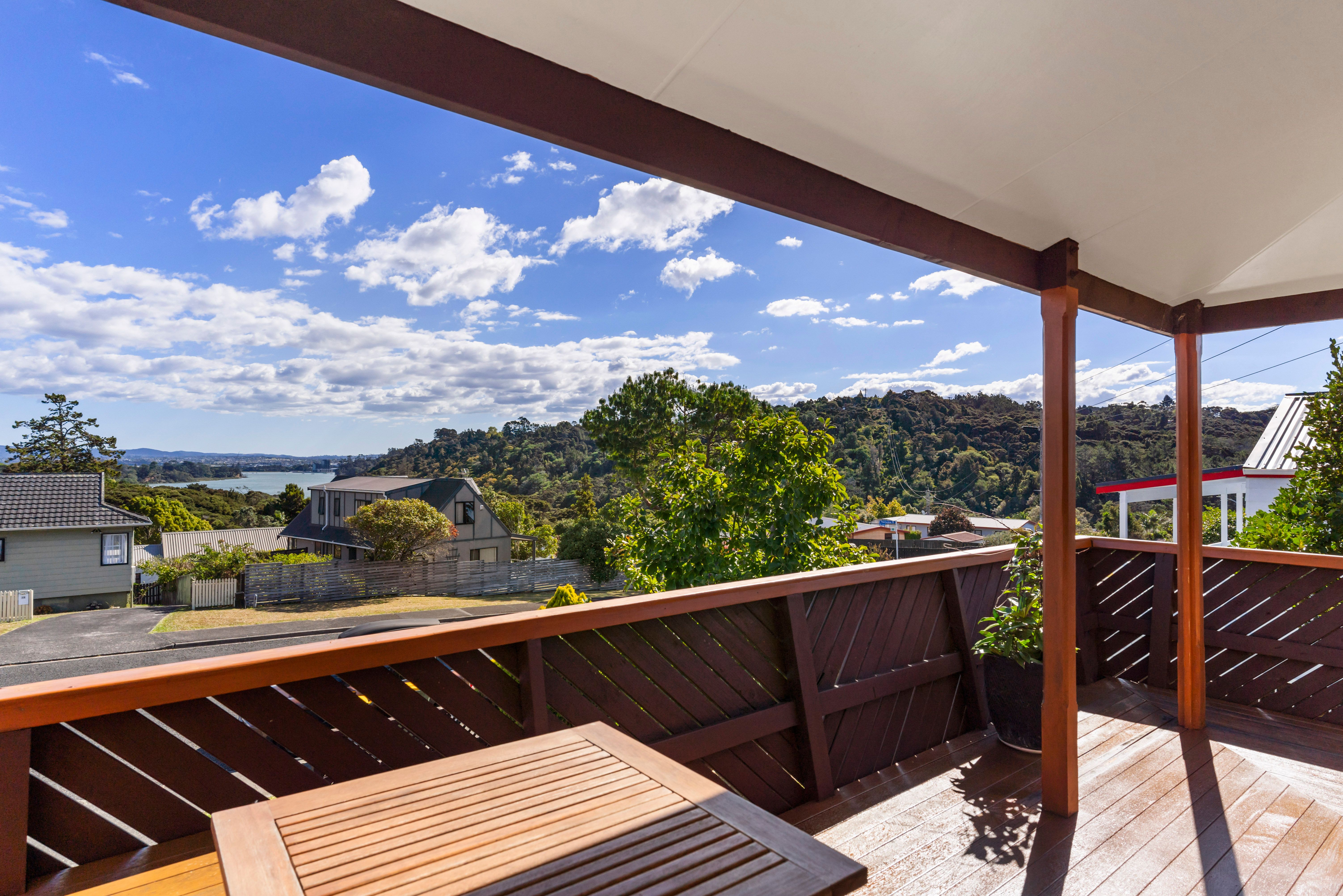 17 Hale Crescent, Bayview, North Shore City