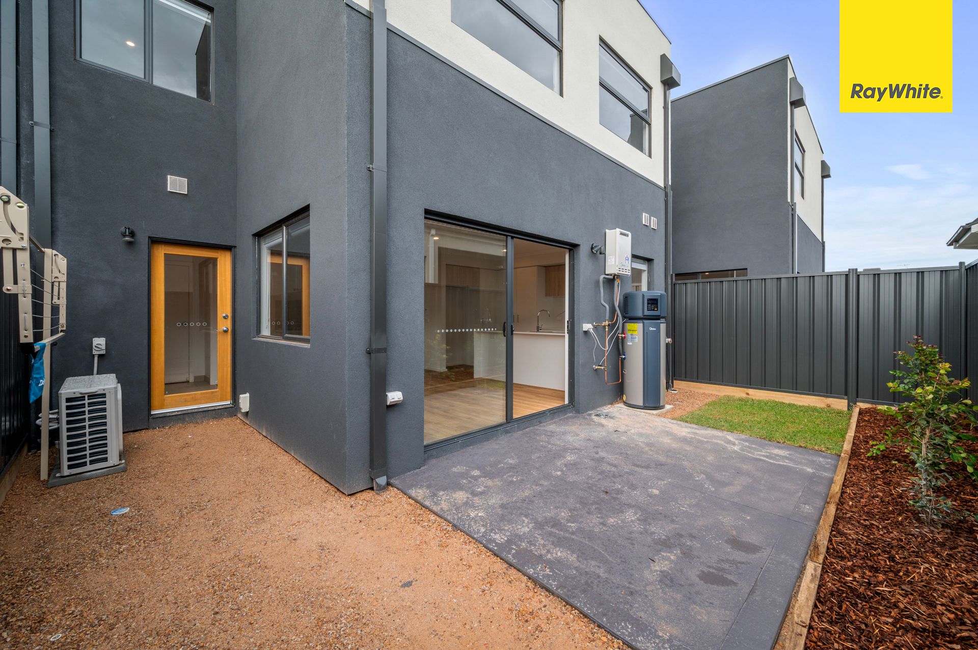 48 Buckingham Boulevard — photo 11 of 16