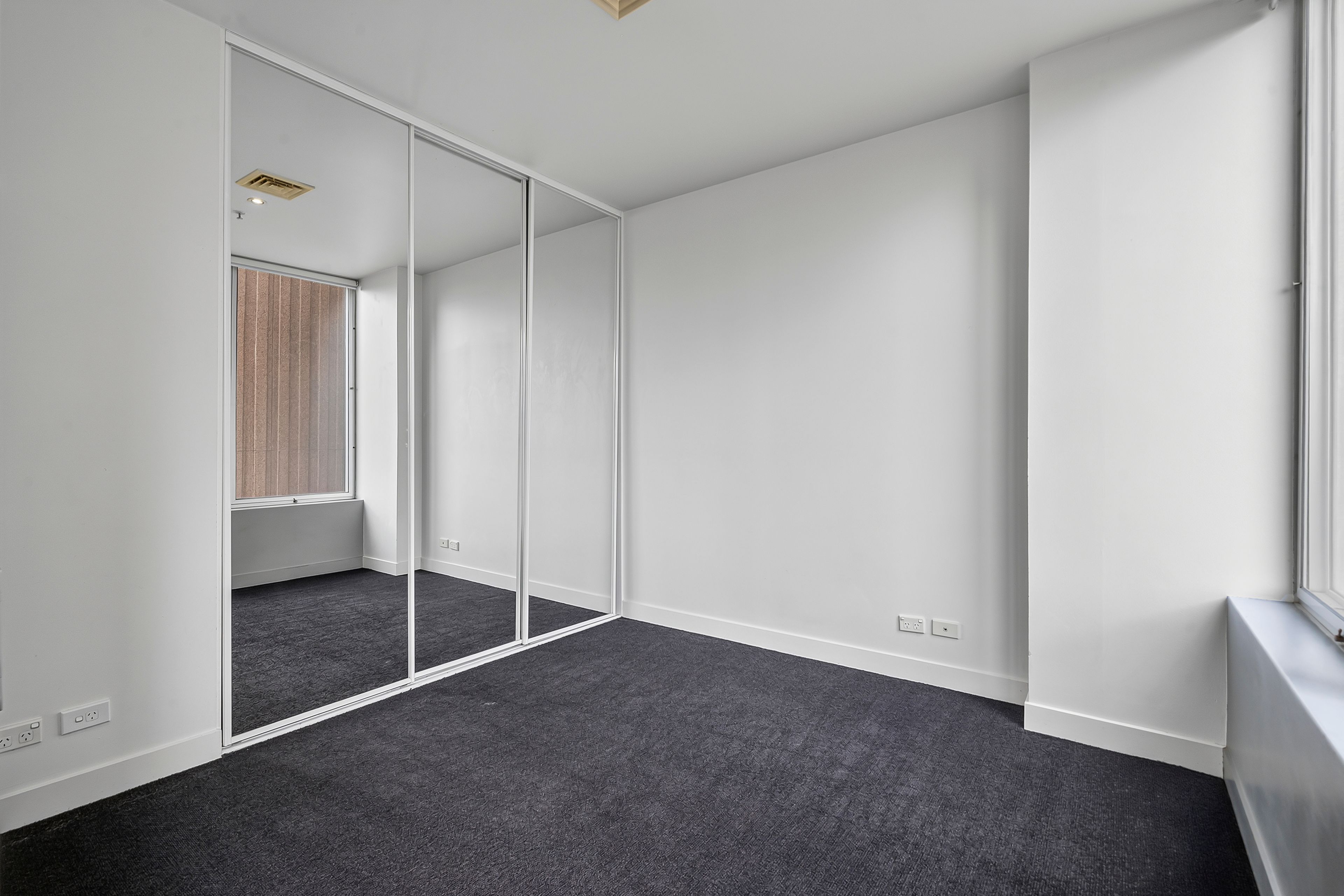 906/325 Collins Street — photo 8 of 10