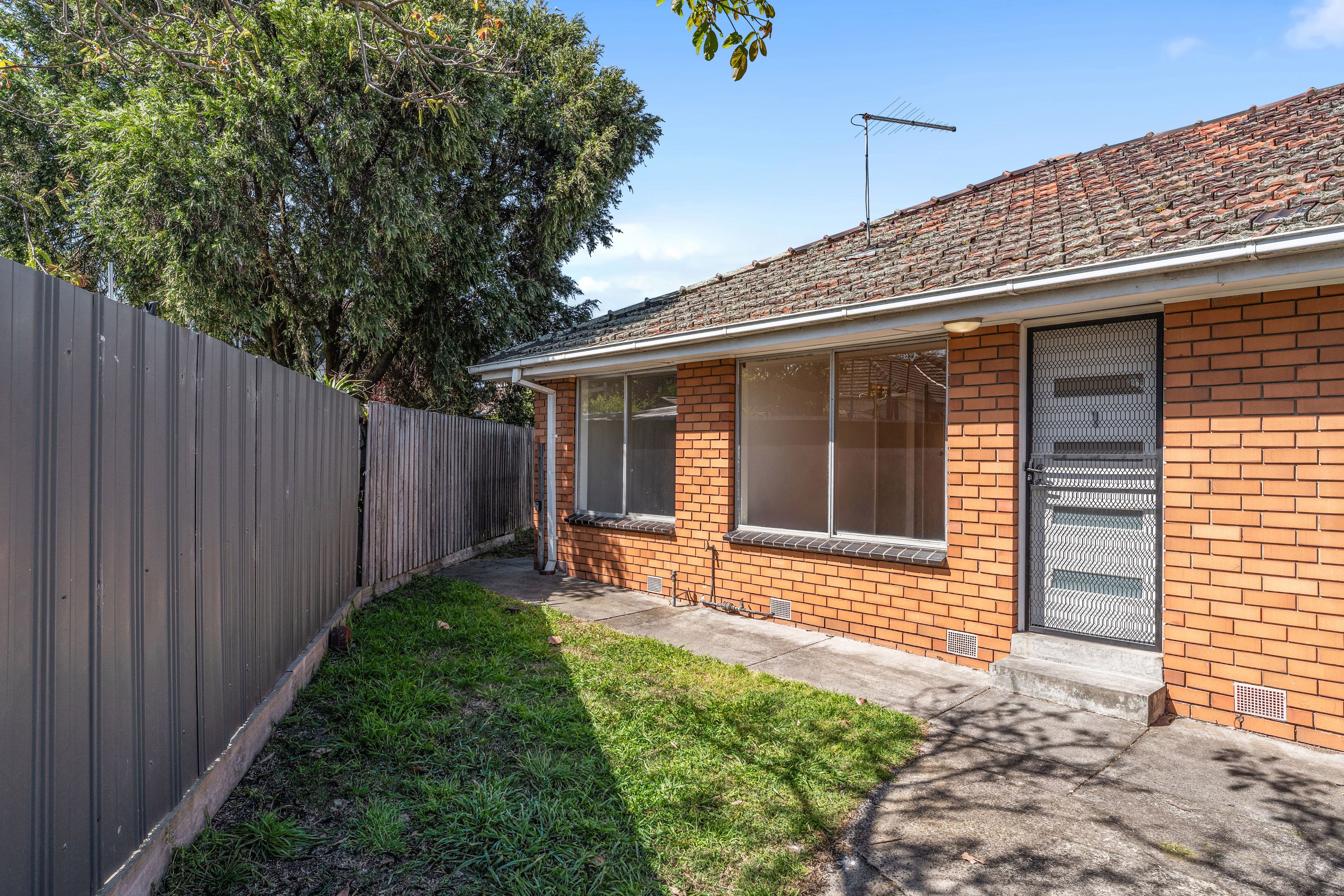 102 Crookston Road, Reservoir VIC 3073