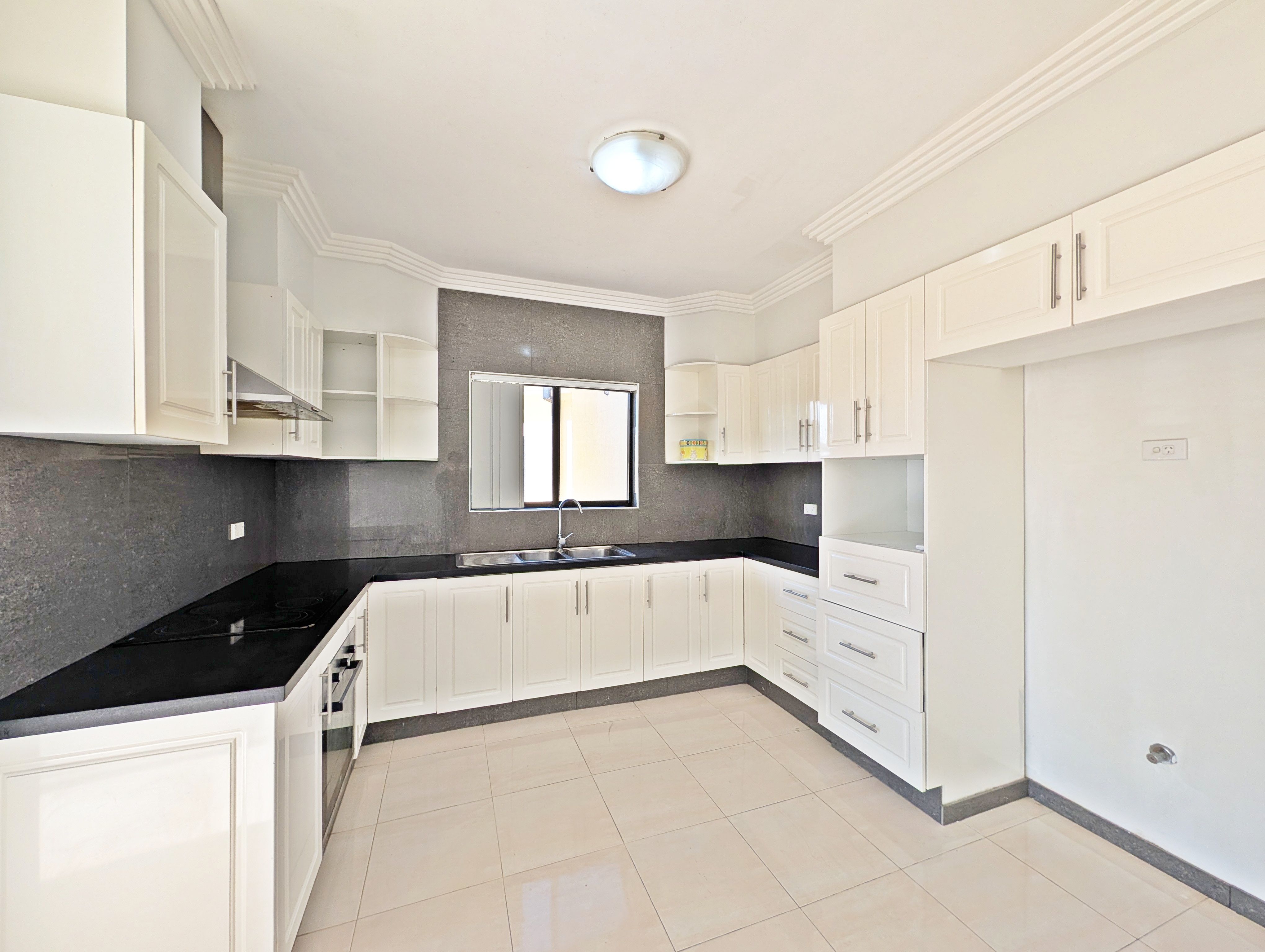 24 Sutherland Street — photo 7 of 13