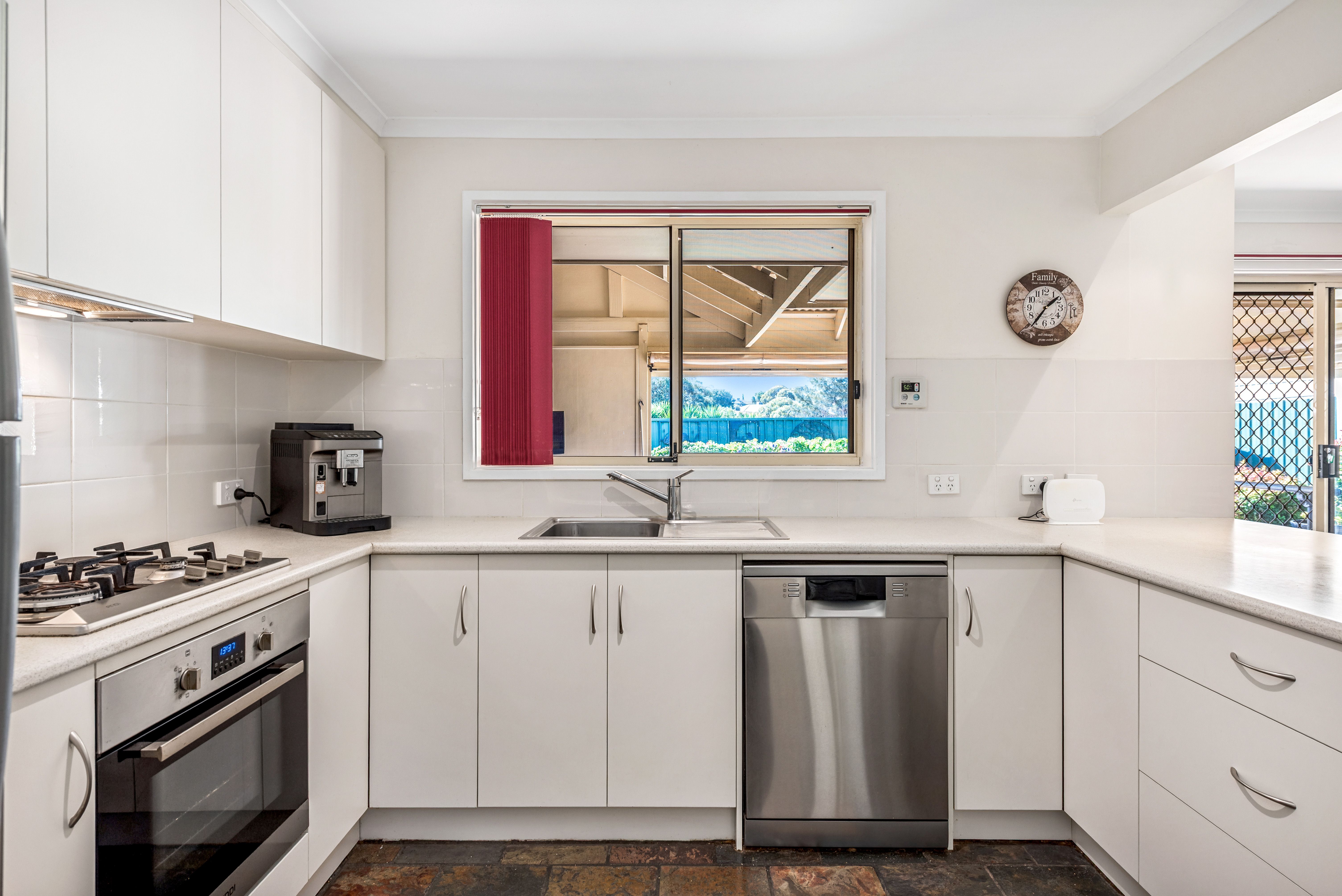 27 Kooyonga Way — photo 8 of 25