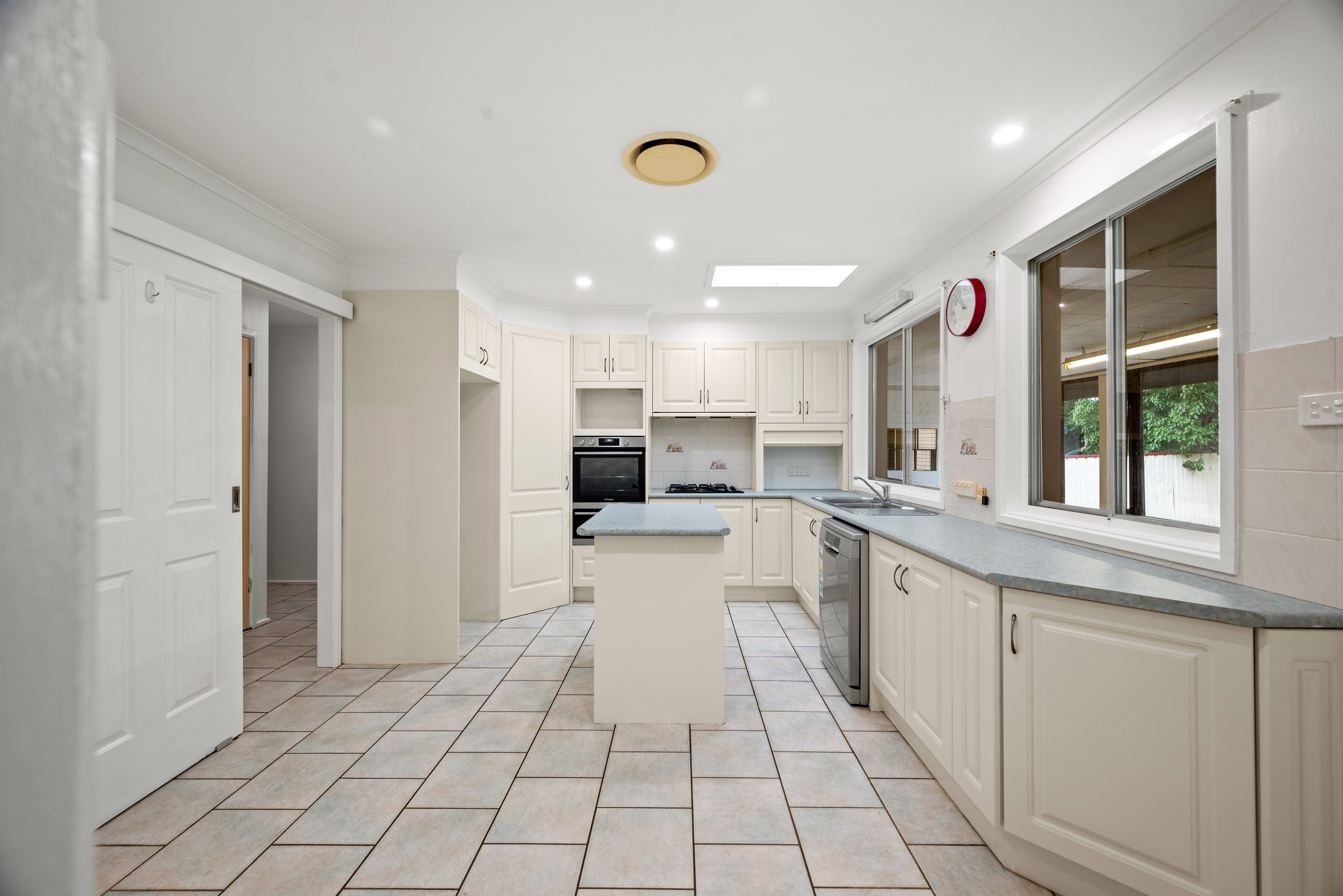 1 Geranium Avenue, Macquarie Fields, NSW 2564