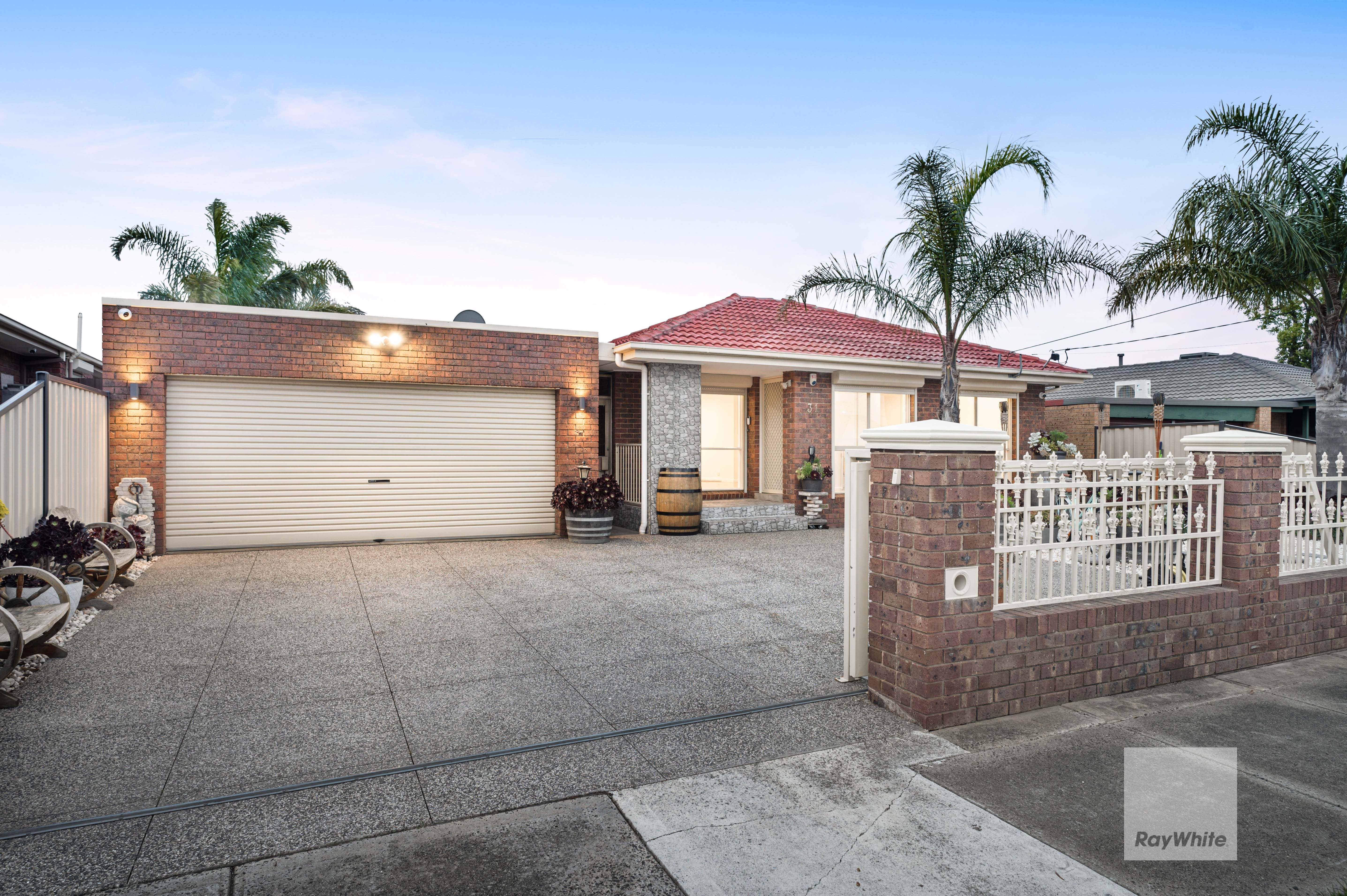 31 Trentham Drive, Gladstone Park, VIC 3043