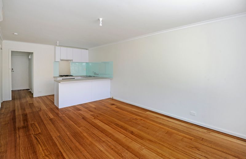 2/18 Powell Street, Reservoir, VIC 3073