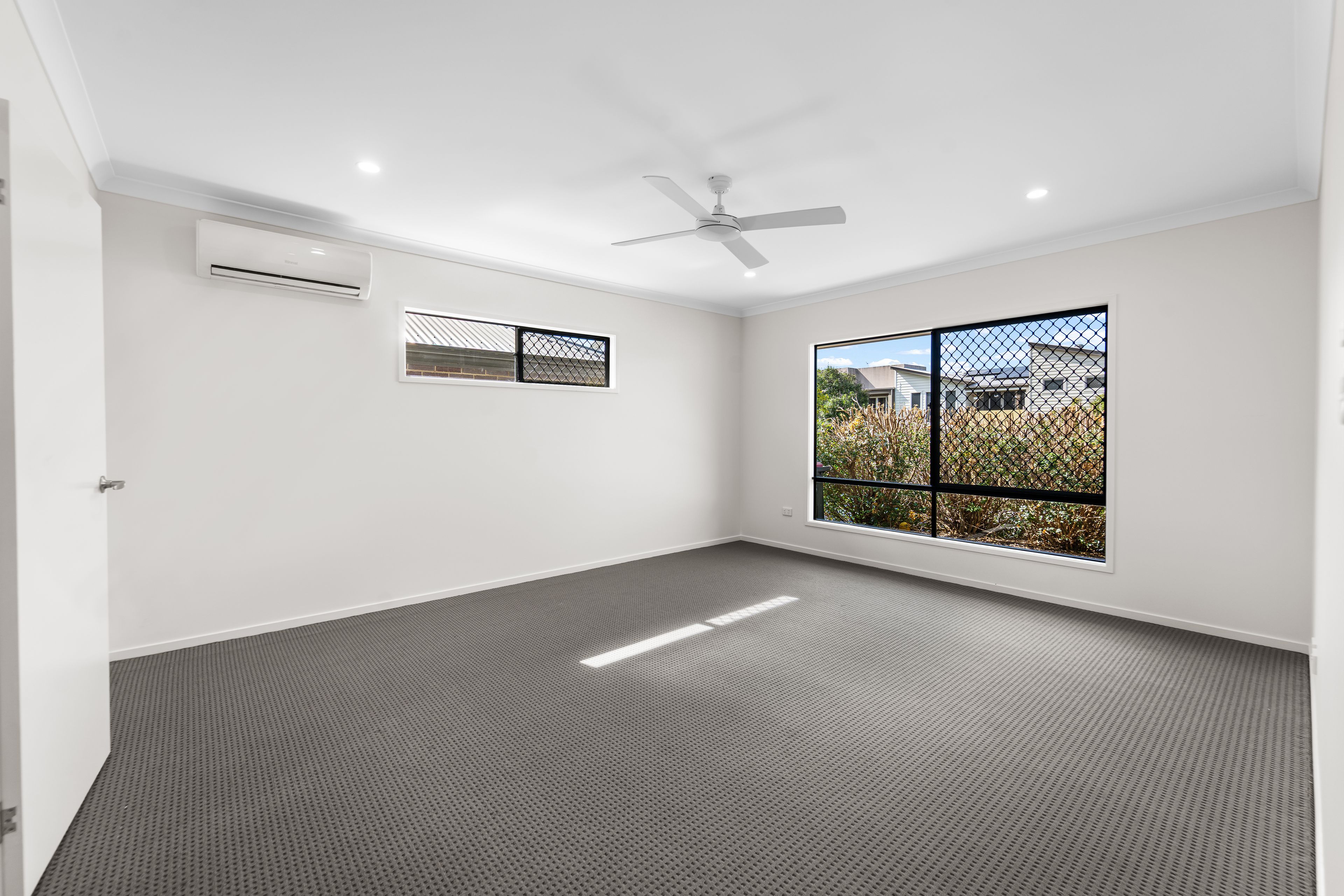 60 Mount Kaputar Avenue — photo 4 of 15