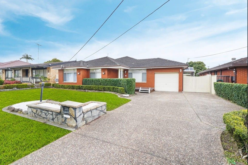 28 Curtis Crescent, Moorebank NSW 2170