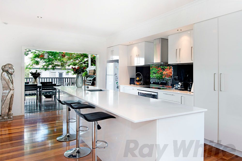 13 Longfellow Street, Norman Park, QLD 4170