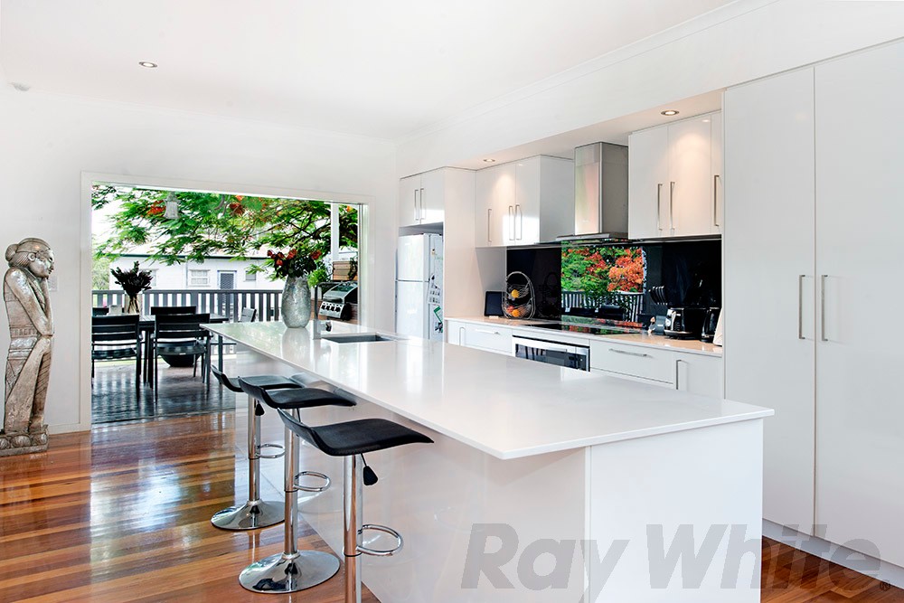 13 Longfellow Street, Norman Park, QLD 4170