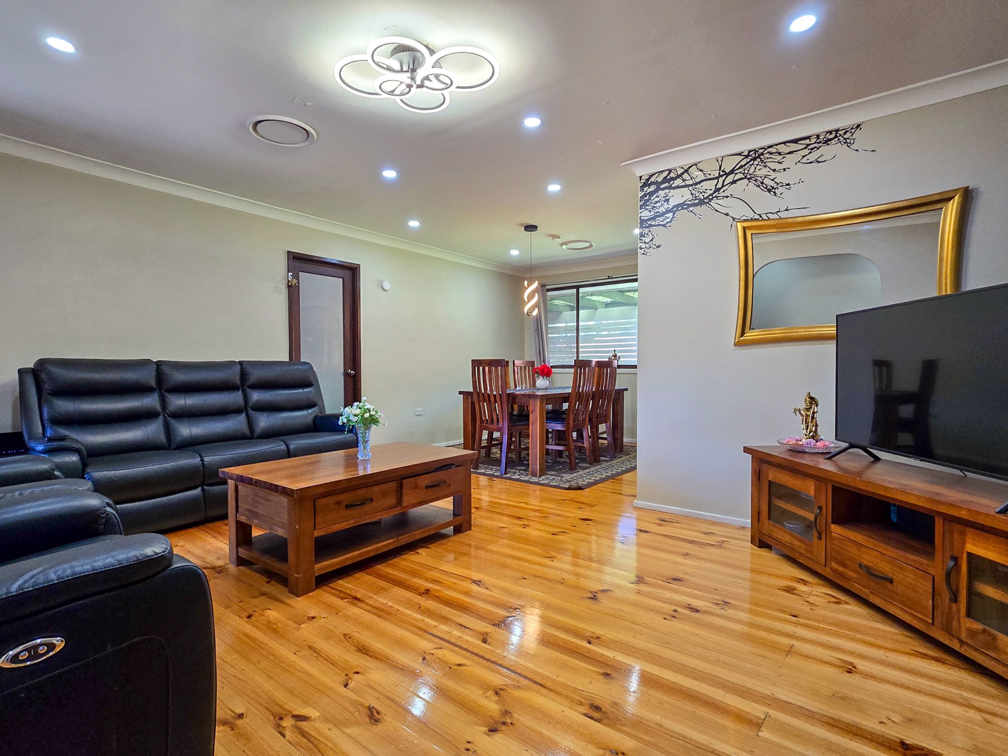 2 Wyangala Crescent, Leumeah, NSW 2560