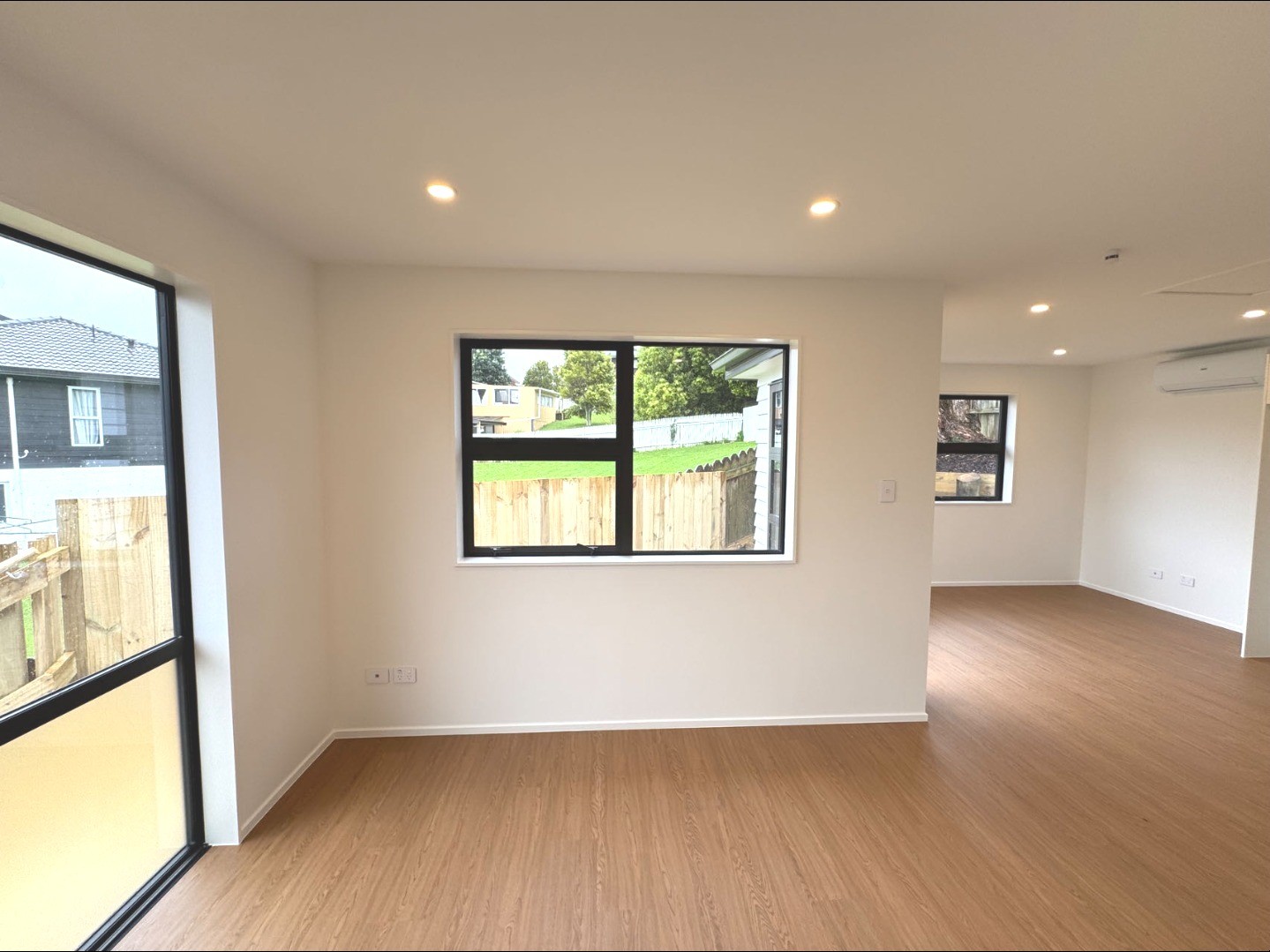 10C Chedworth Drive, Glenfield, North Shore City