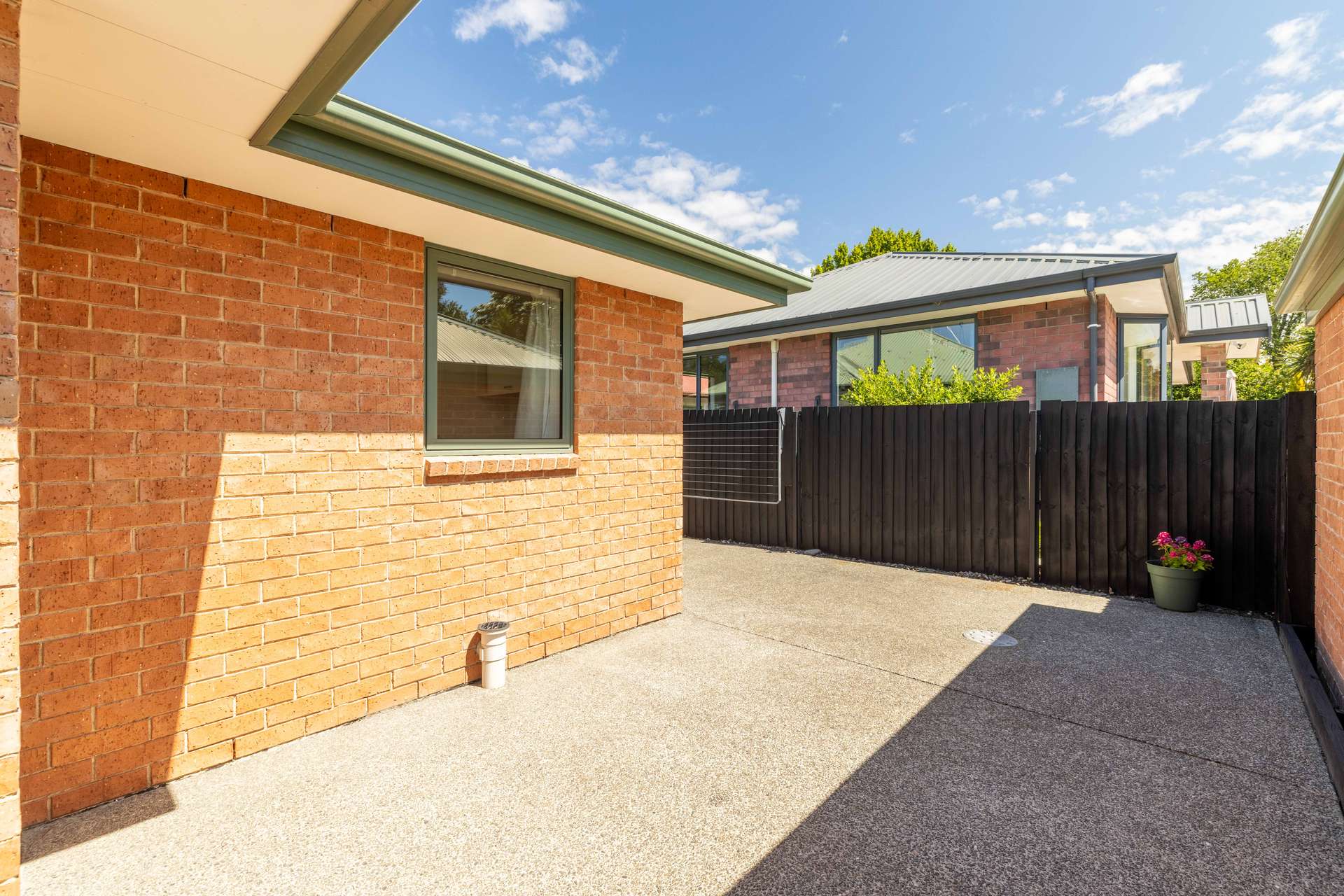 4/6 Wainoni Road photo 11