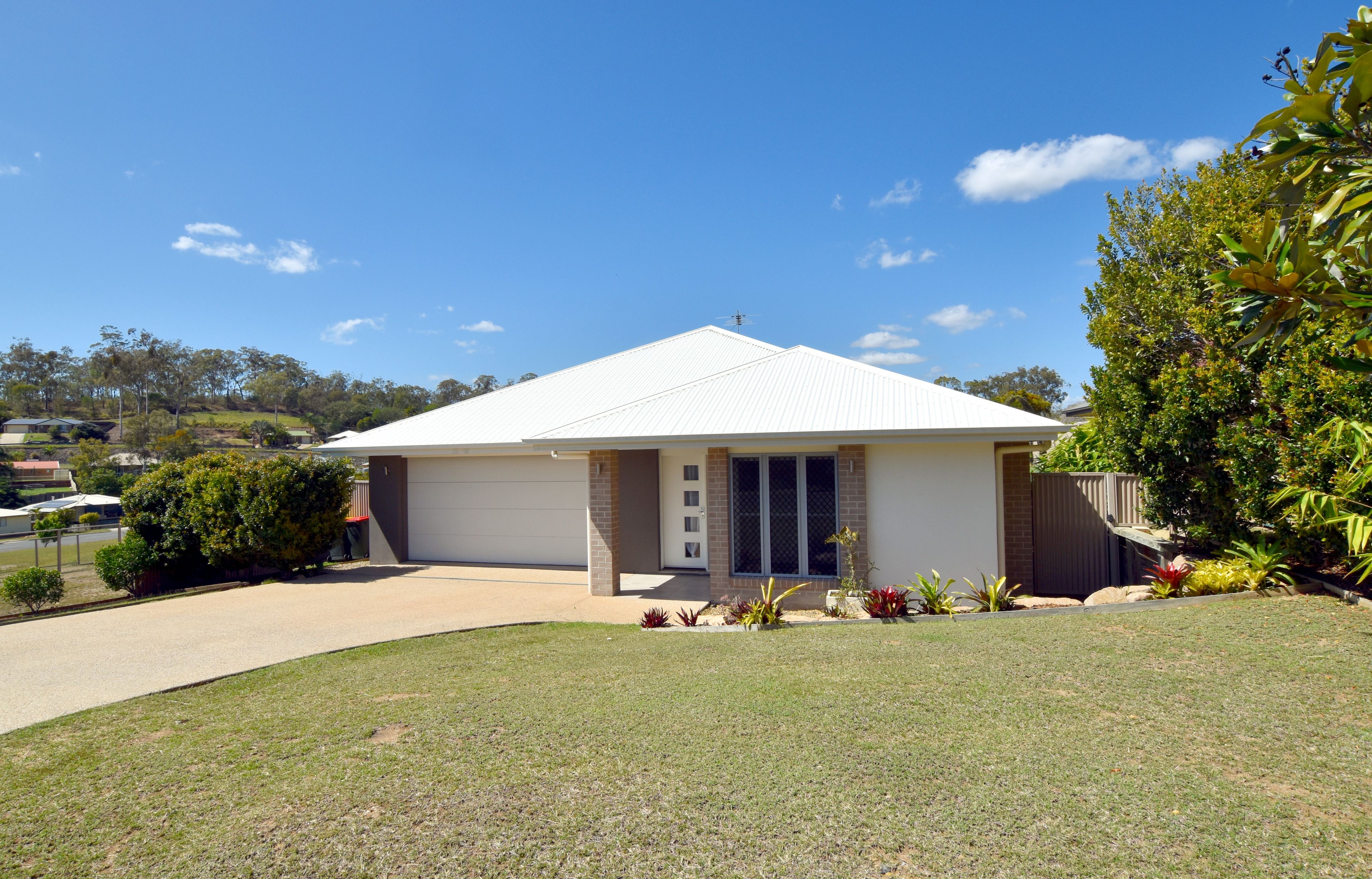 10 Barramundi Street, Toolooa, QLD 4680
