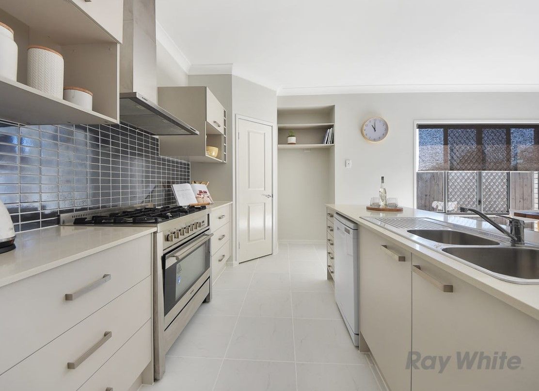 5 Fabian Place, Bracken Ridge, QLD 4017