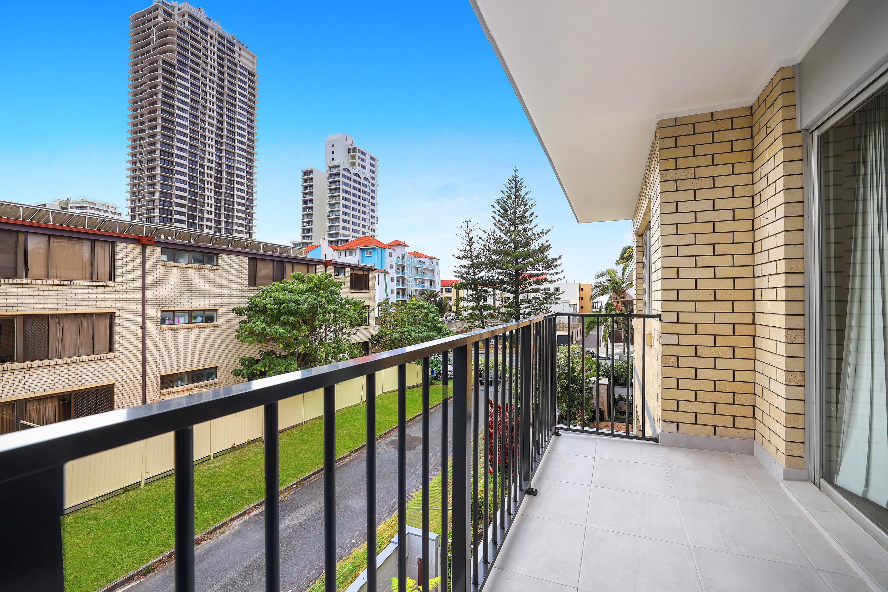17/29 Old Burleigh Road 'Paradise Royal', Surfers Paradise, QLD 4217