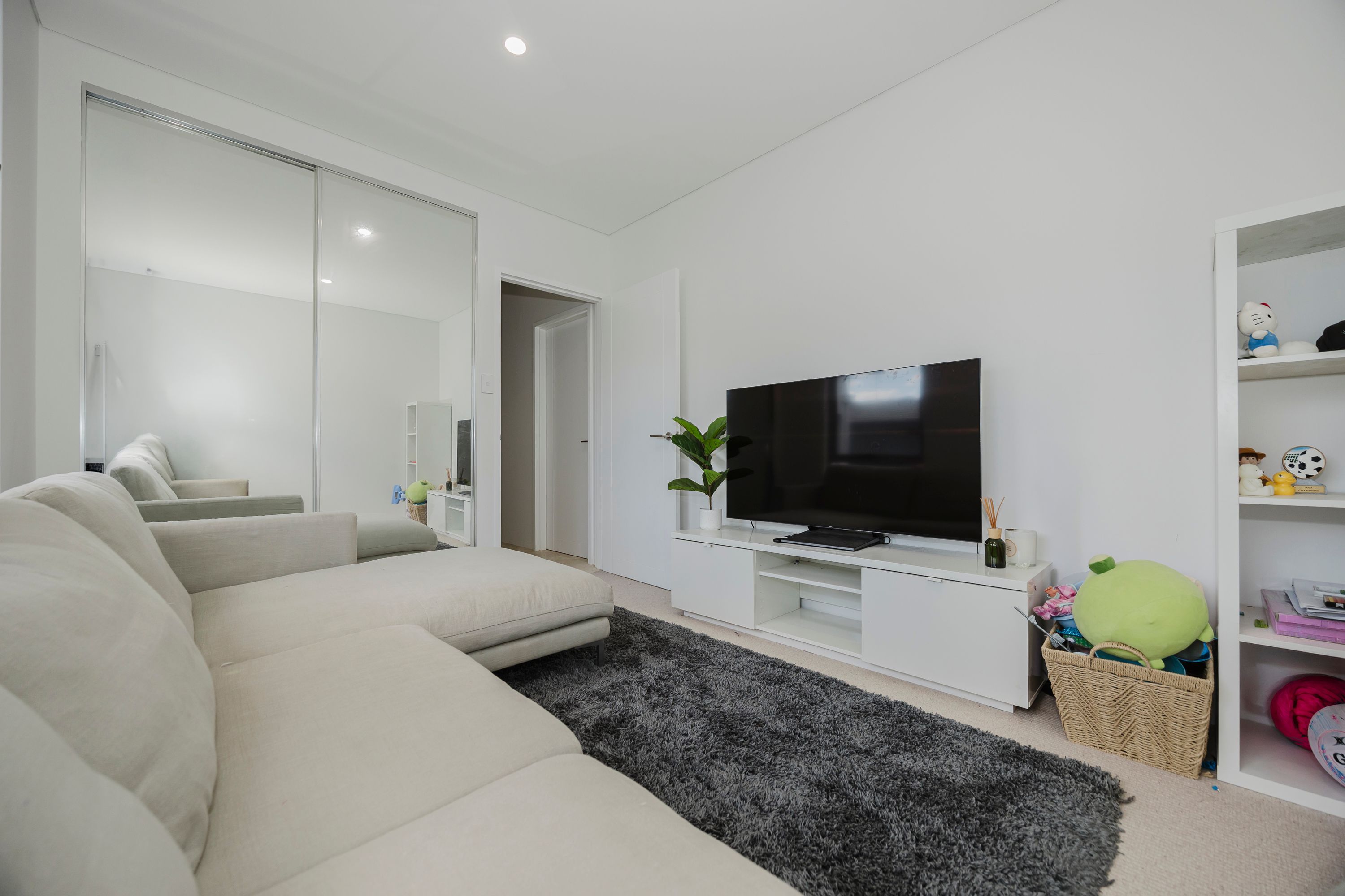 18A Jaeger Square — photo 12 of 24