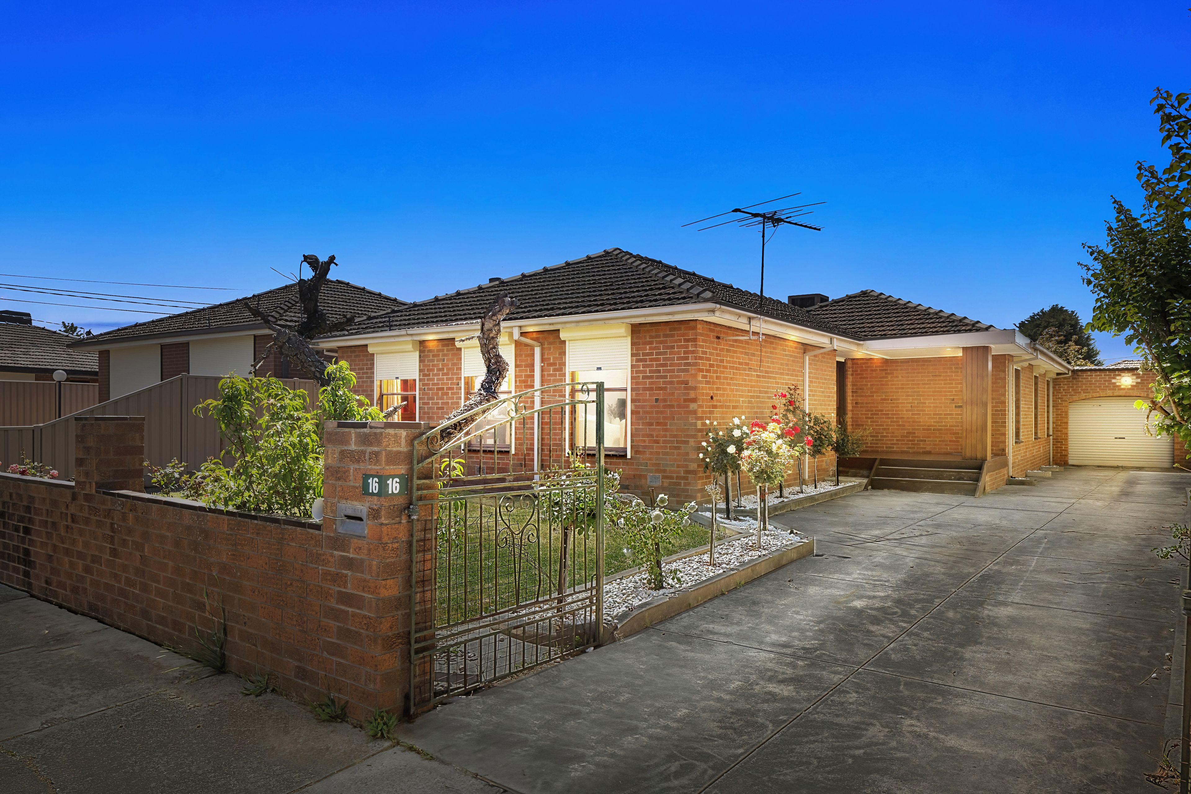 16 Nancye Drive , Lalor VIC 3075