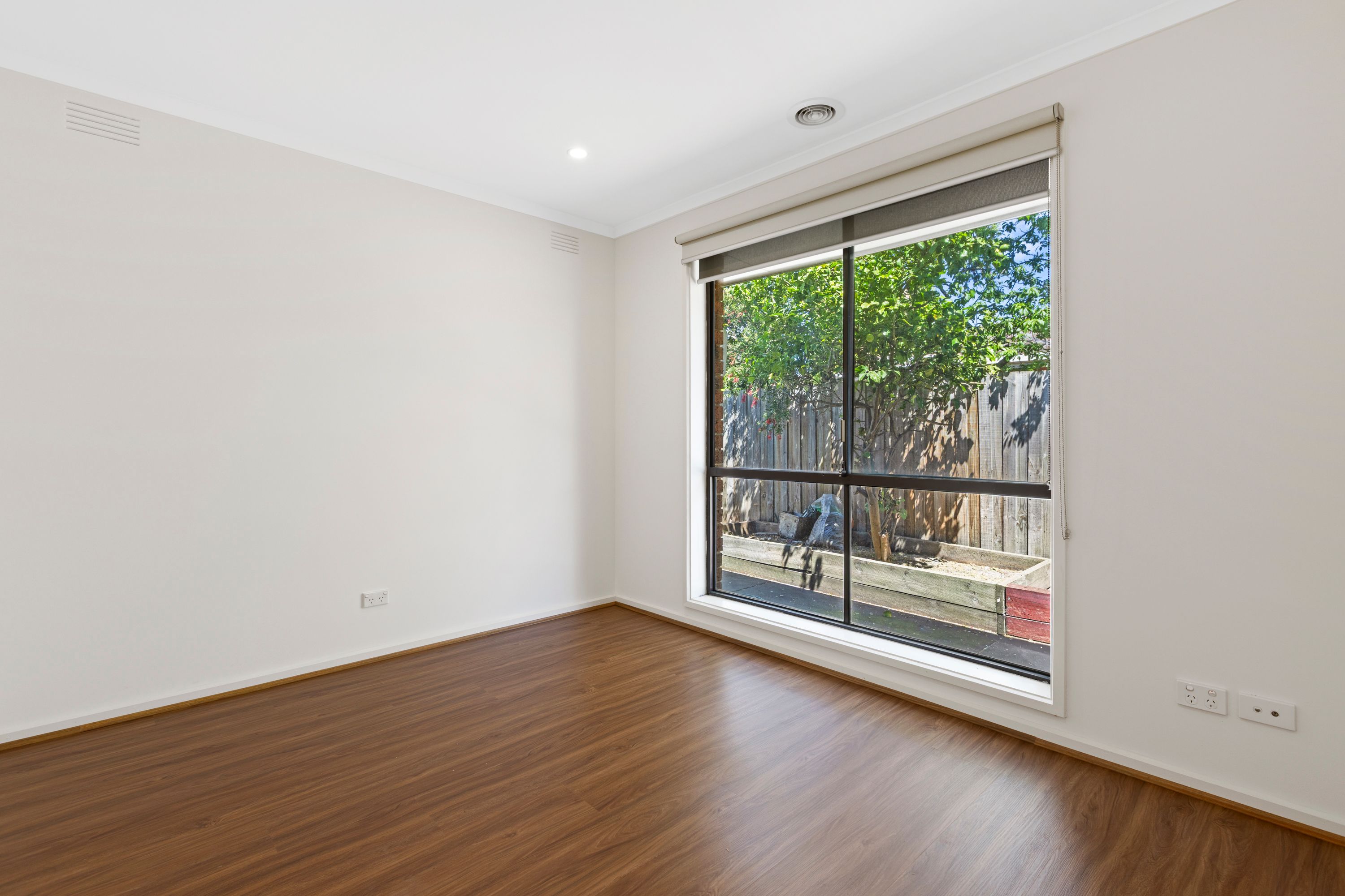 12/30 Maroo Street — photo 6 of 8