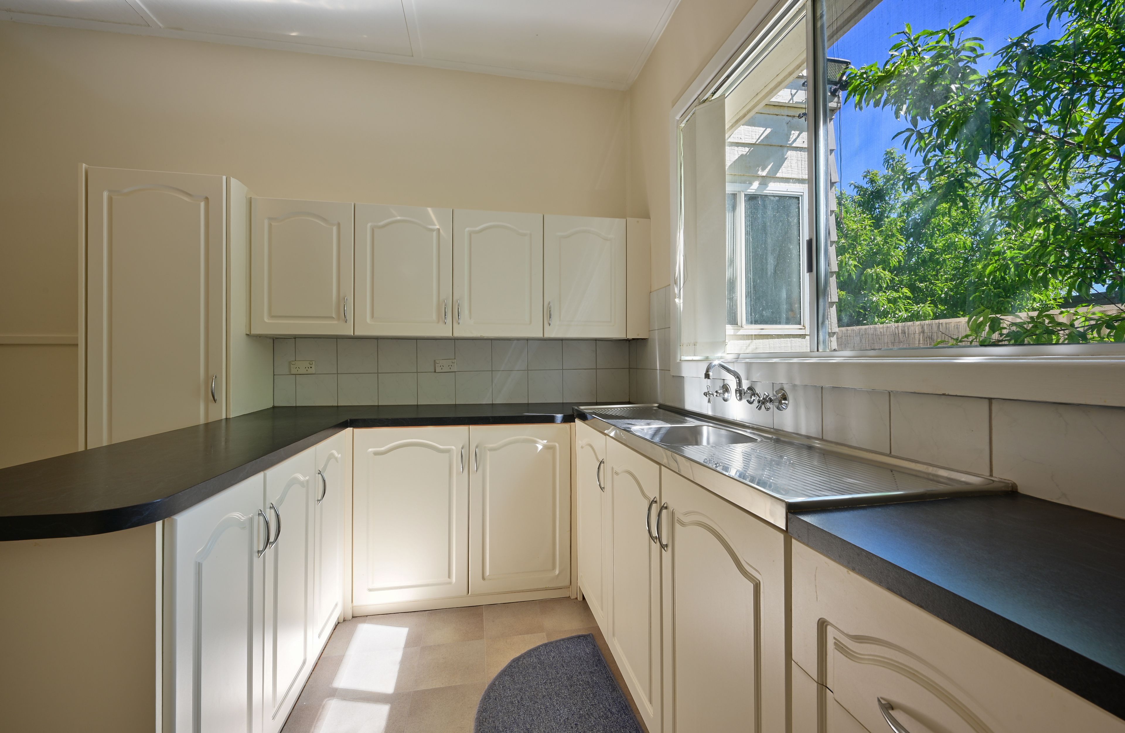 10 Hunter Crescent — photo 10 of 19