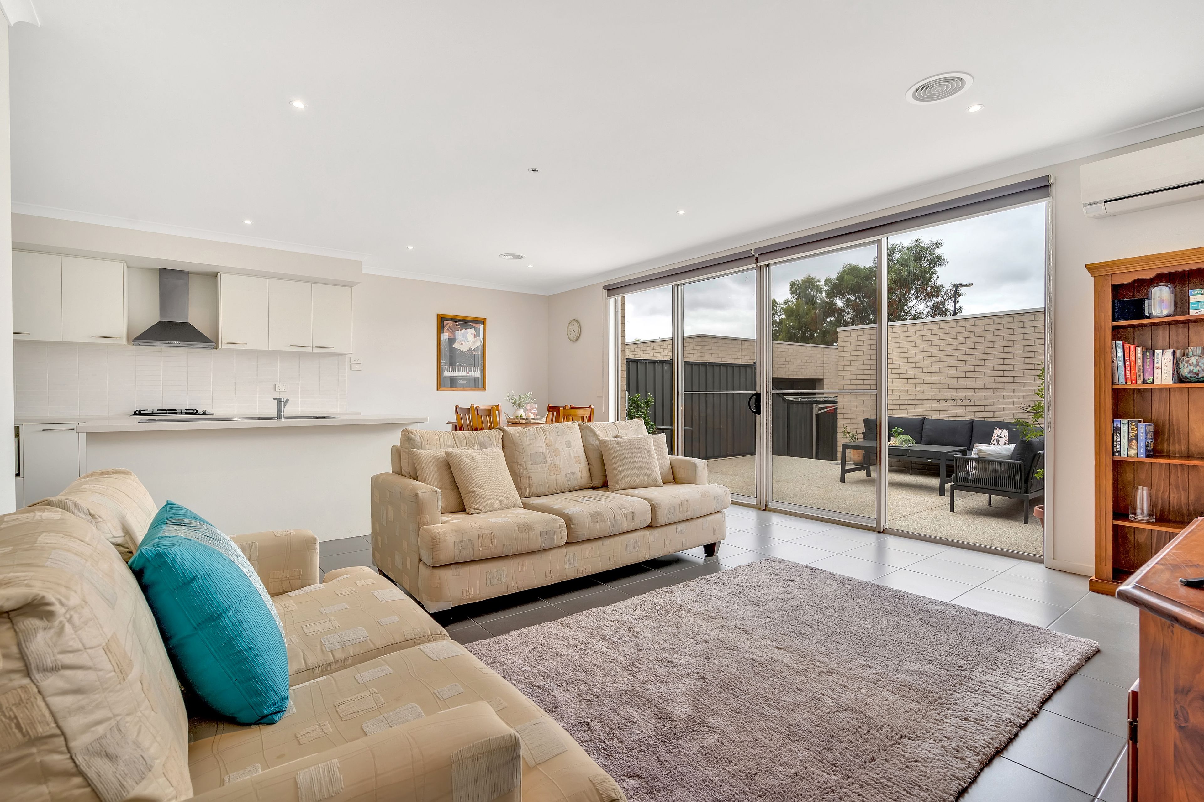 18 Brookfield Boulevard, Craigieburn, VIC 3064