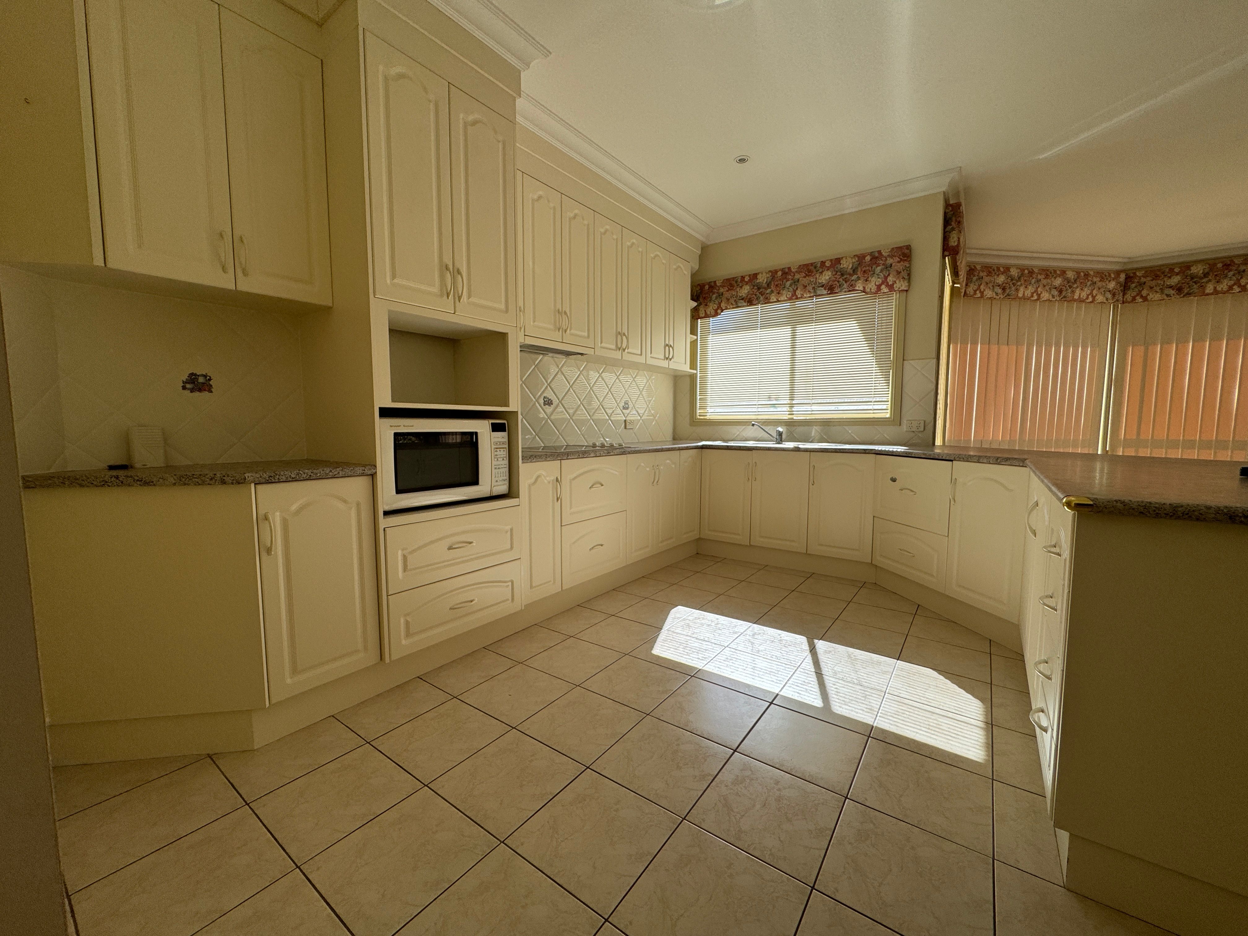 24 Howick Street — photo 4 of 17