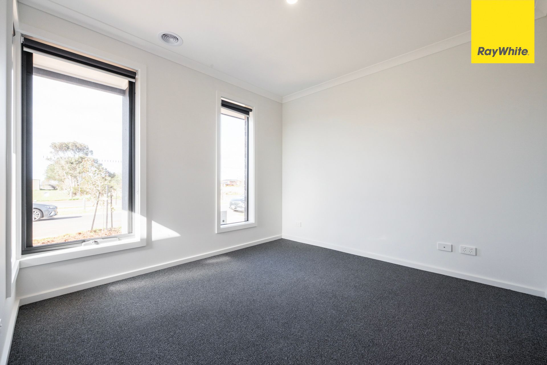 28 Balsam Loop, THORNHILL PARK, VIC 3335