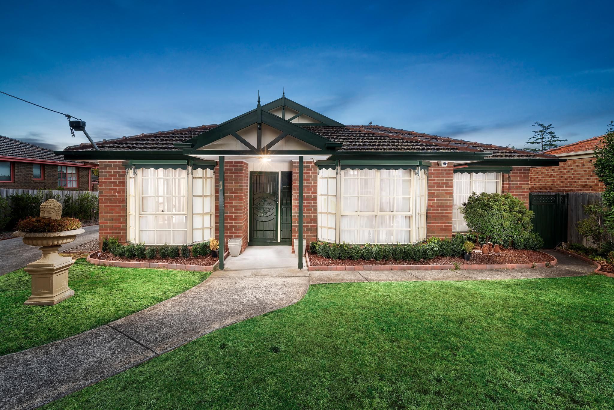 19 Newbigin Street, Burwood VIC 3125