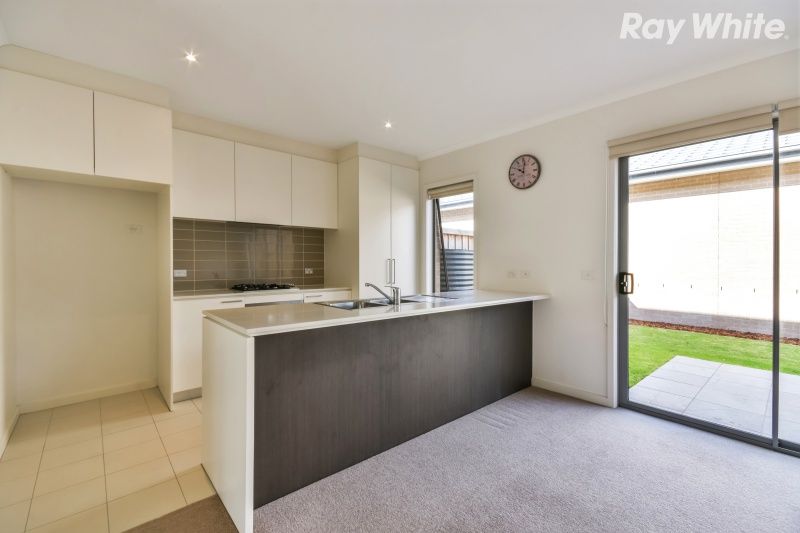 8 Harcrest Boulevard, Wantirna South, VIC 3152