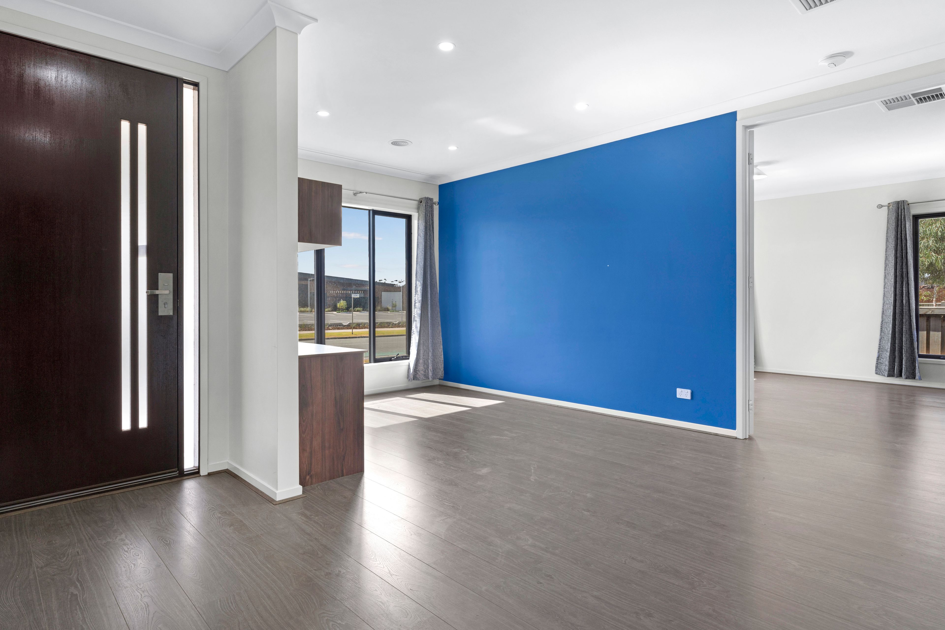 99 Holyoake Parade, MANOR LAKES, VIC 3024
