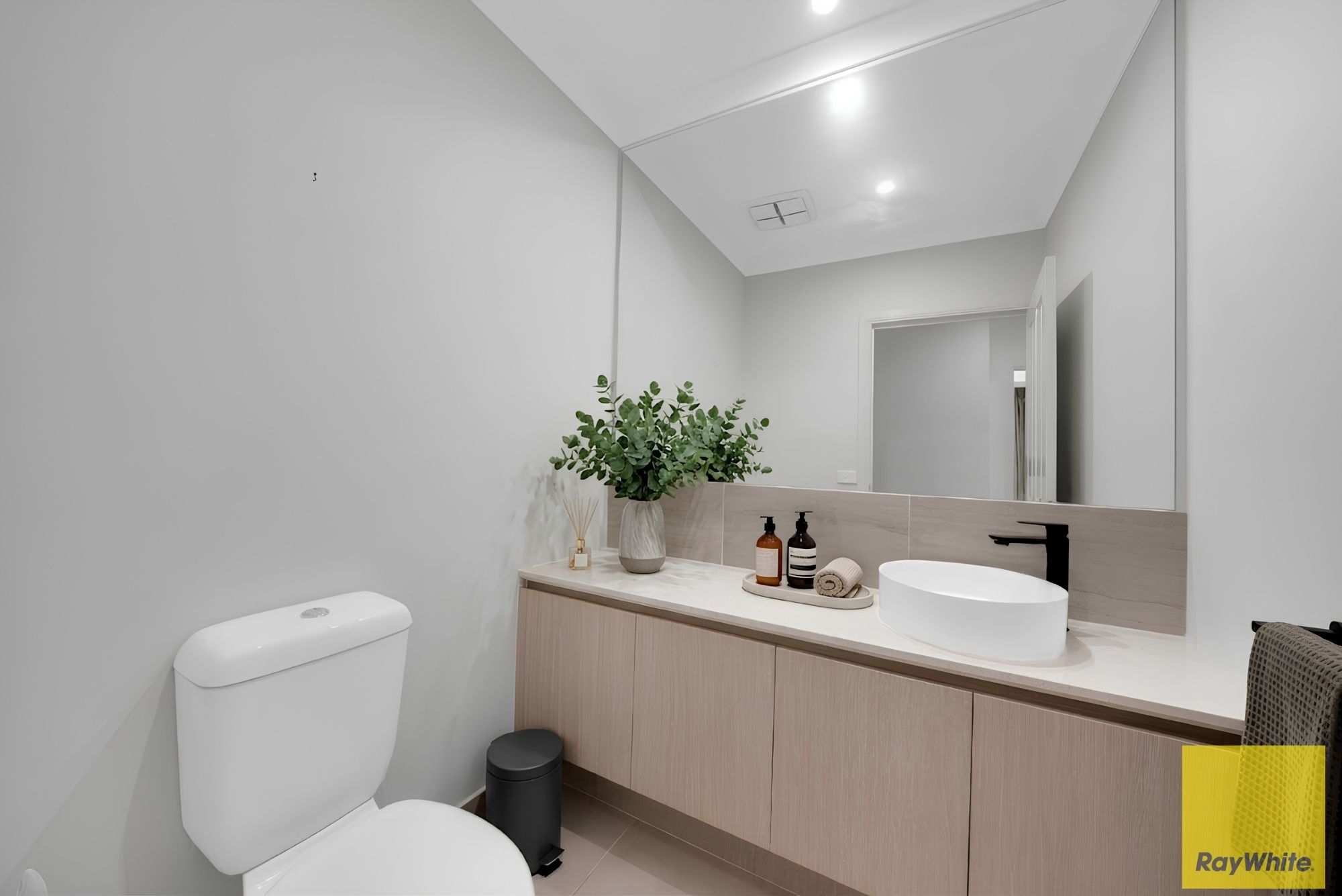 16 Loire Close — photo 9 of 30