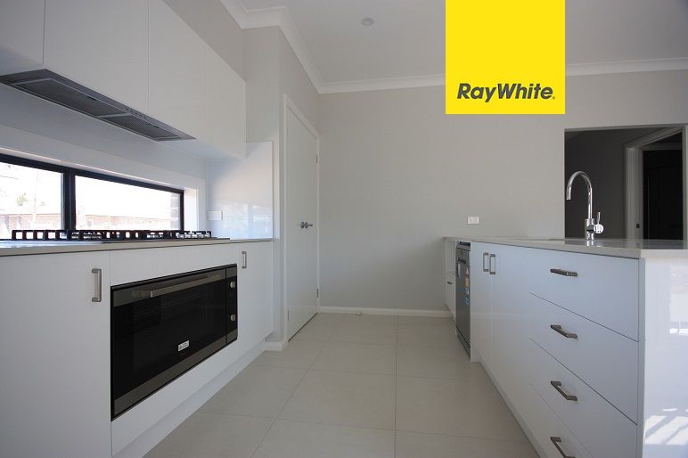 10 Eddington Road, Campbelltown, NSW 2560
