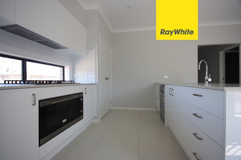 10 Eddington Road, Campbelltown, NSW 2560