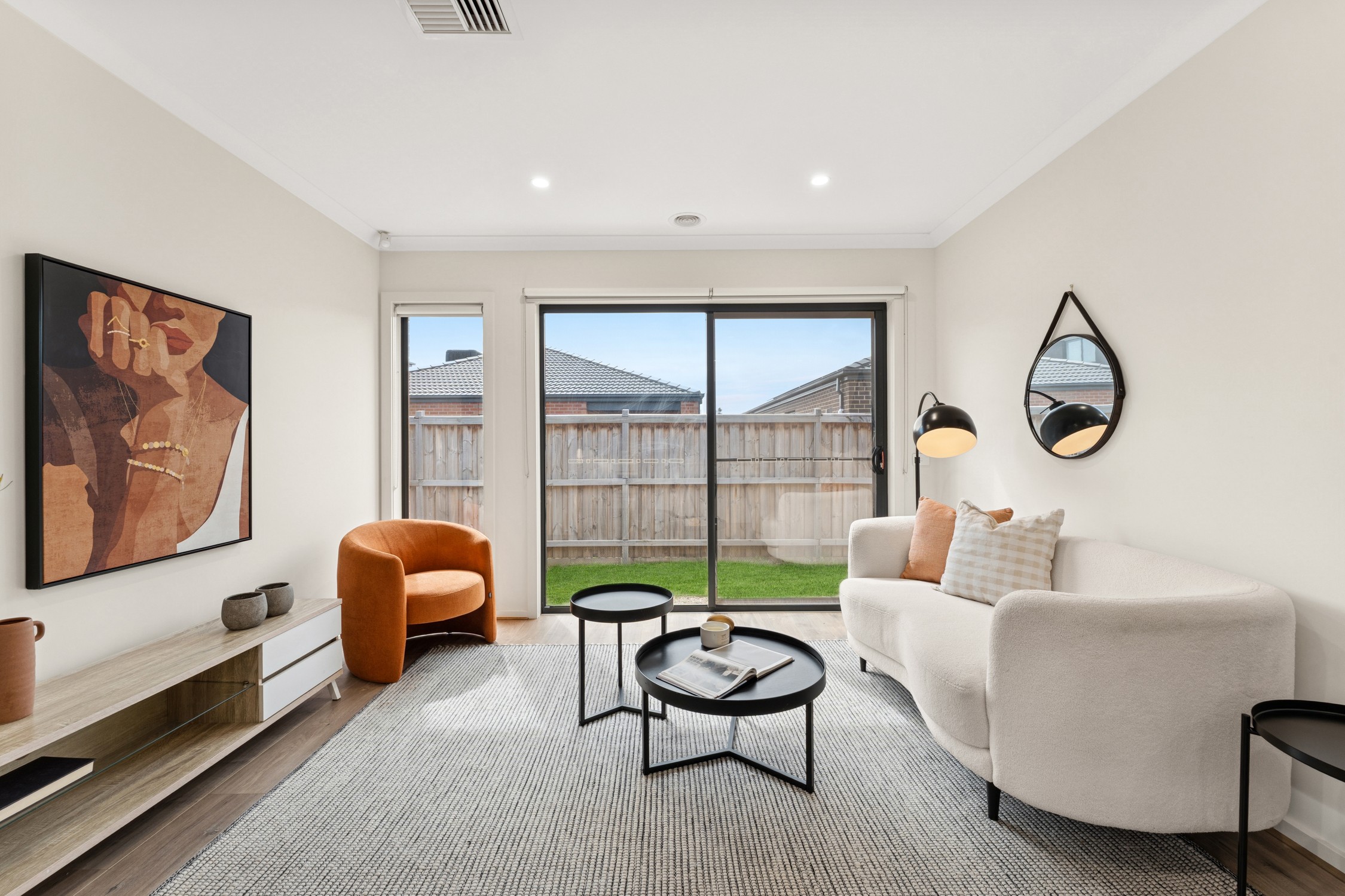 43 Lynwood Drive, THORNHILL PARK, VIC 3335