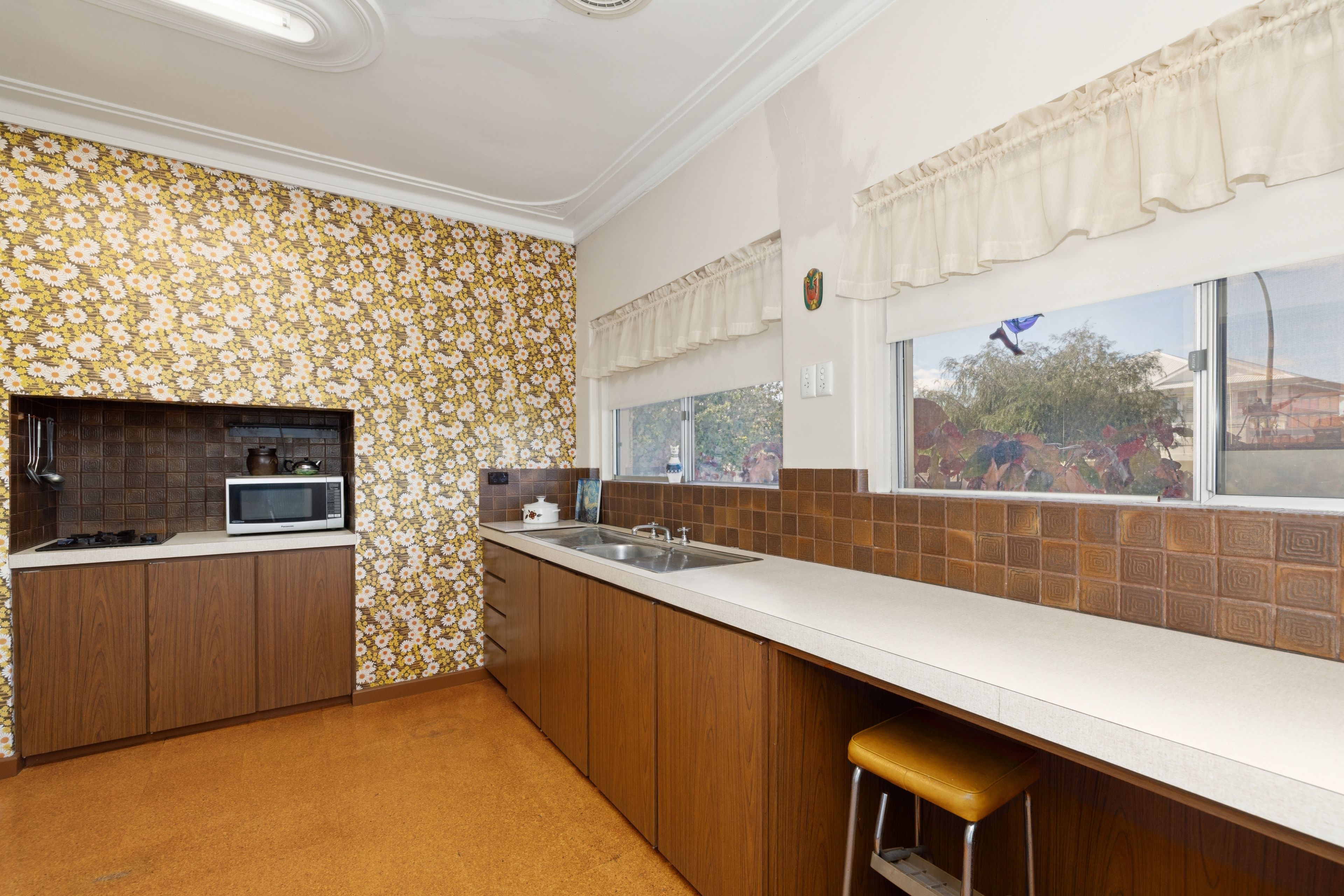 12 Unwin Crescent, Salter Point, WA 6152