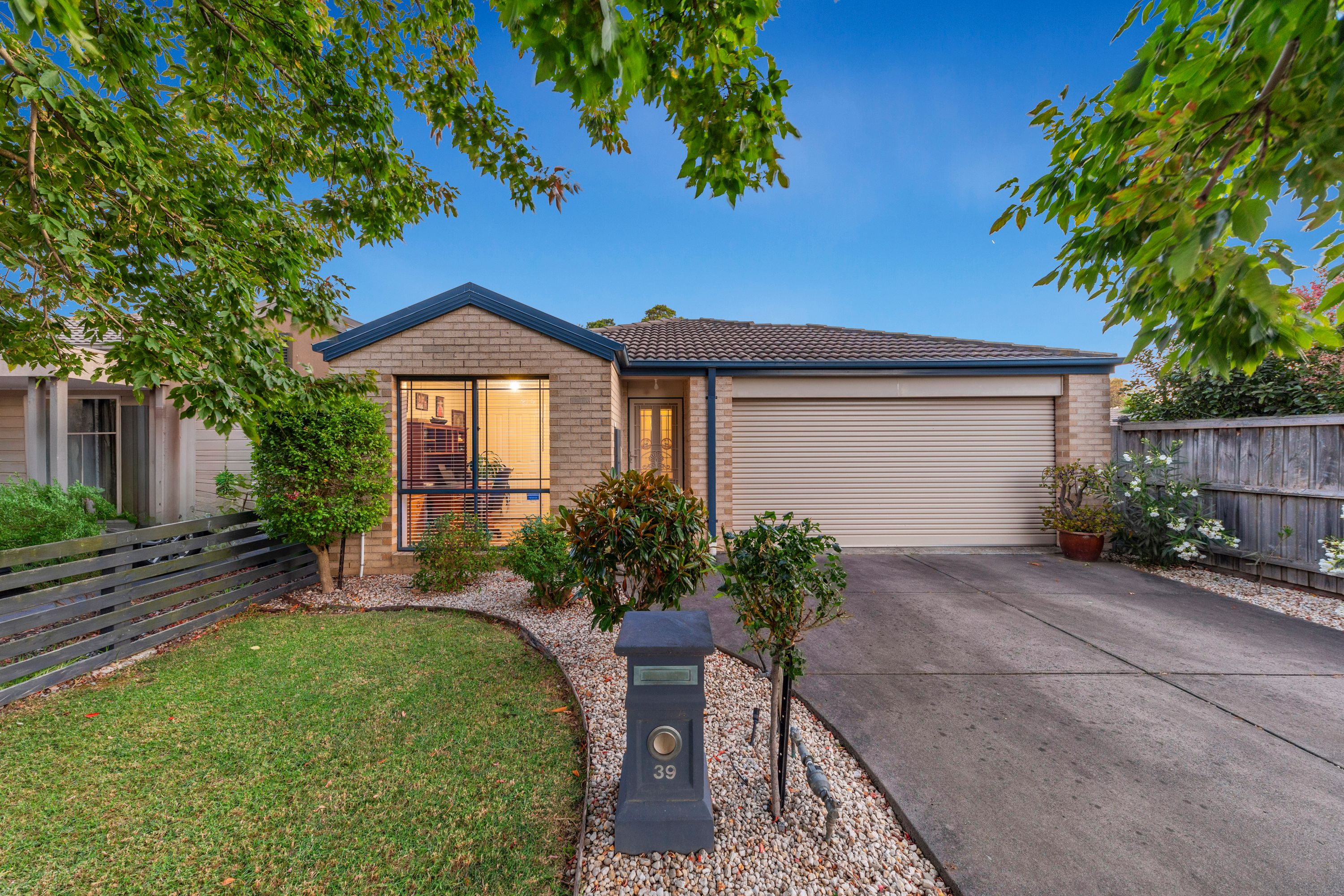 39 Tyrone Avenue, Pakenham VIC 3810