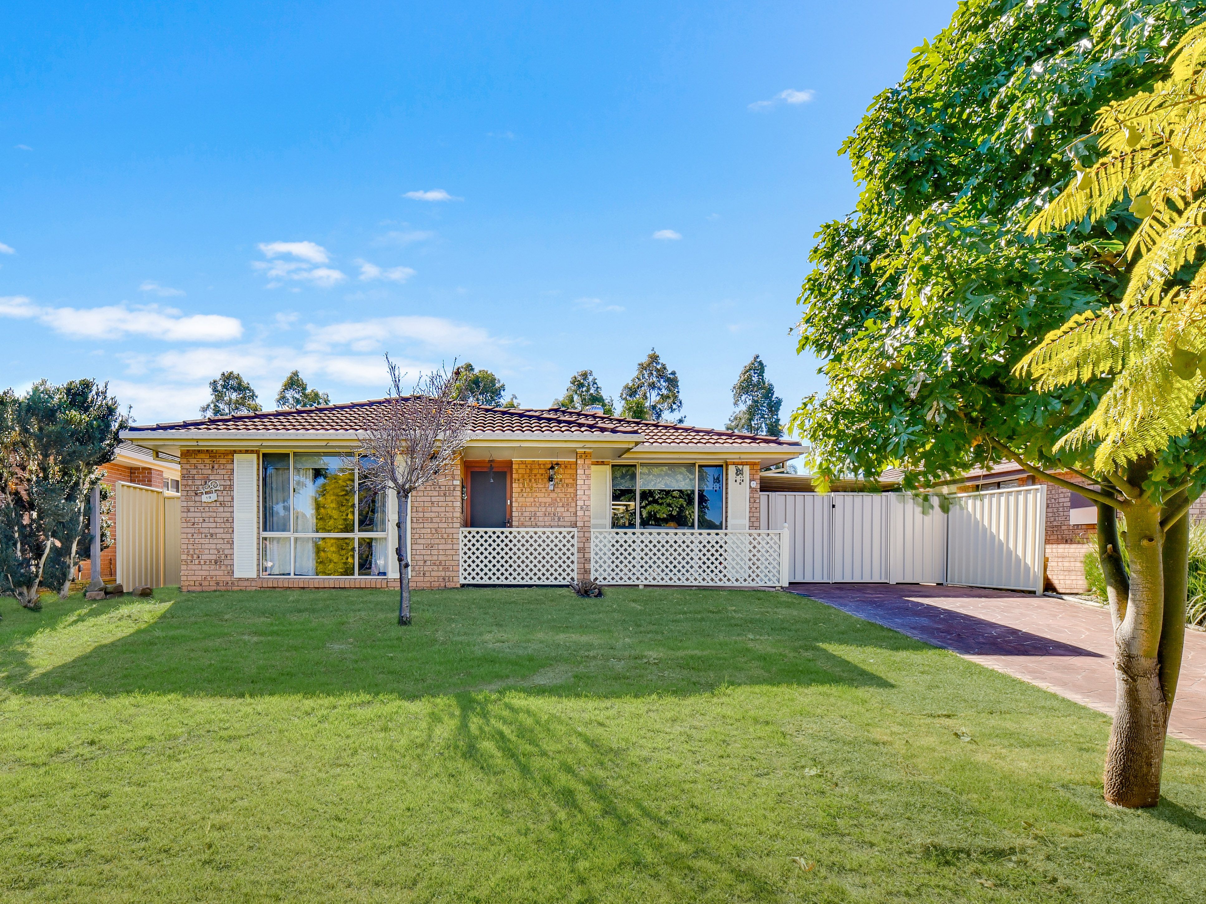 19 Peacock Way, Currans Hill, NSW 2567