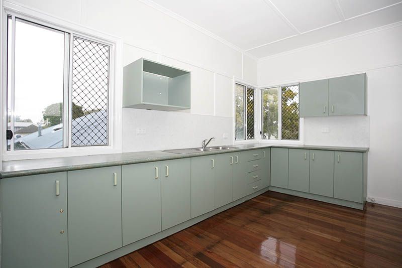 10 Fry Street, Holland Park, QLD 4121