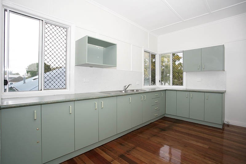 10 Fry Street, Holland Park, QLD 4121