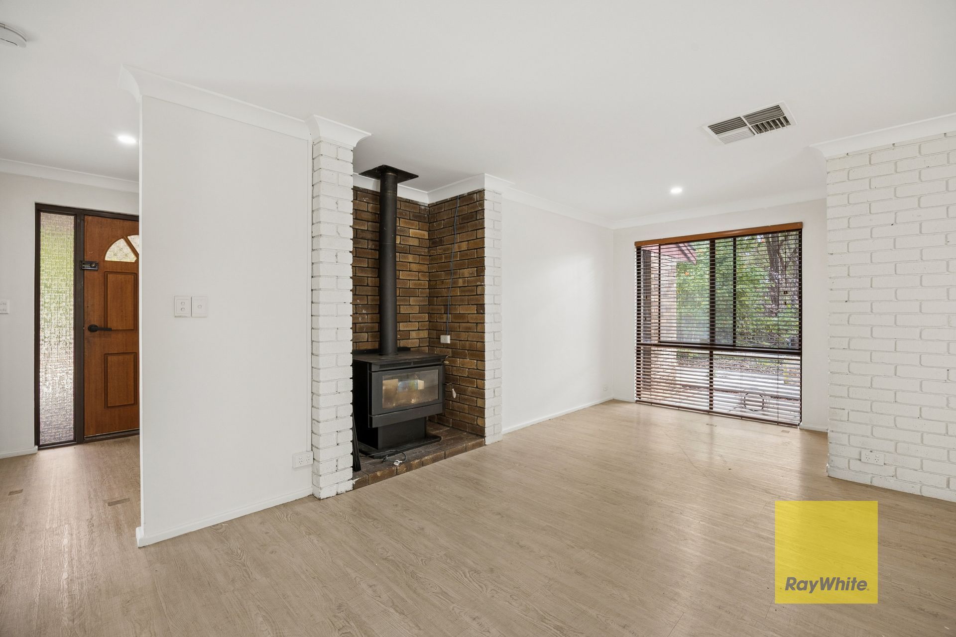 305 Traylen Road — photo 15 of 30