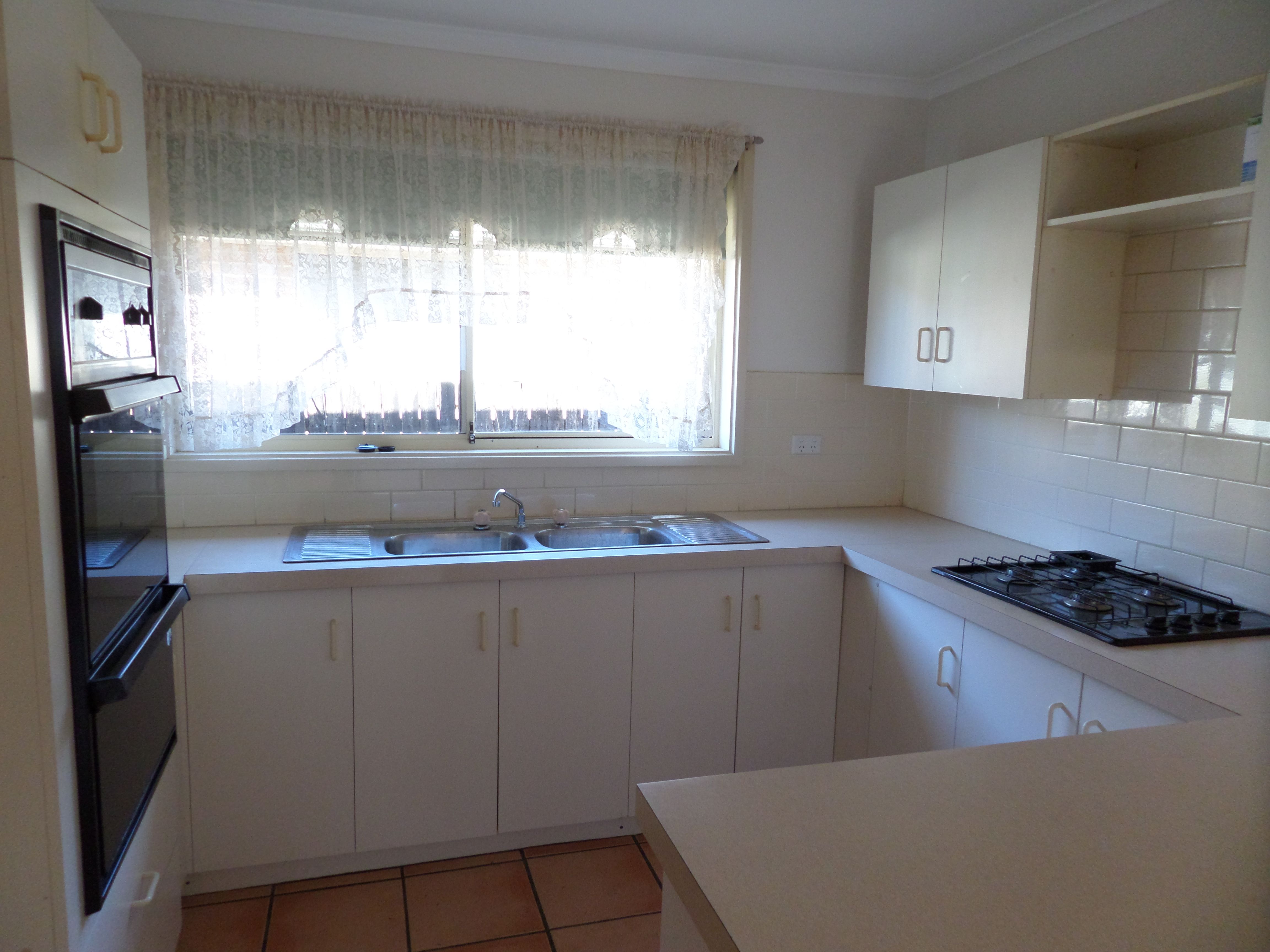 11 Falcon Circuit, Green Valley, NSW 2168