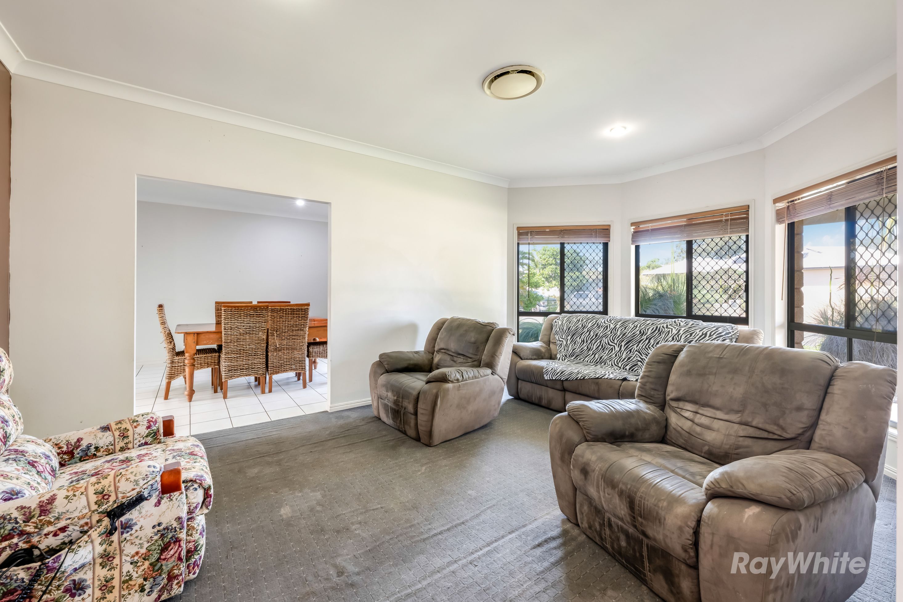13 Raewood Close — photo 6 of 30