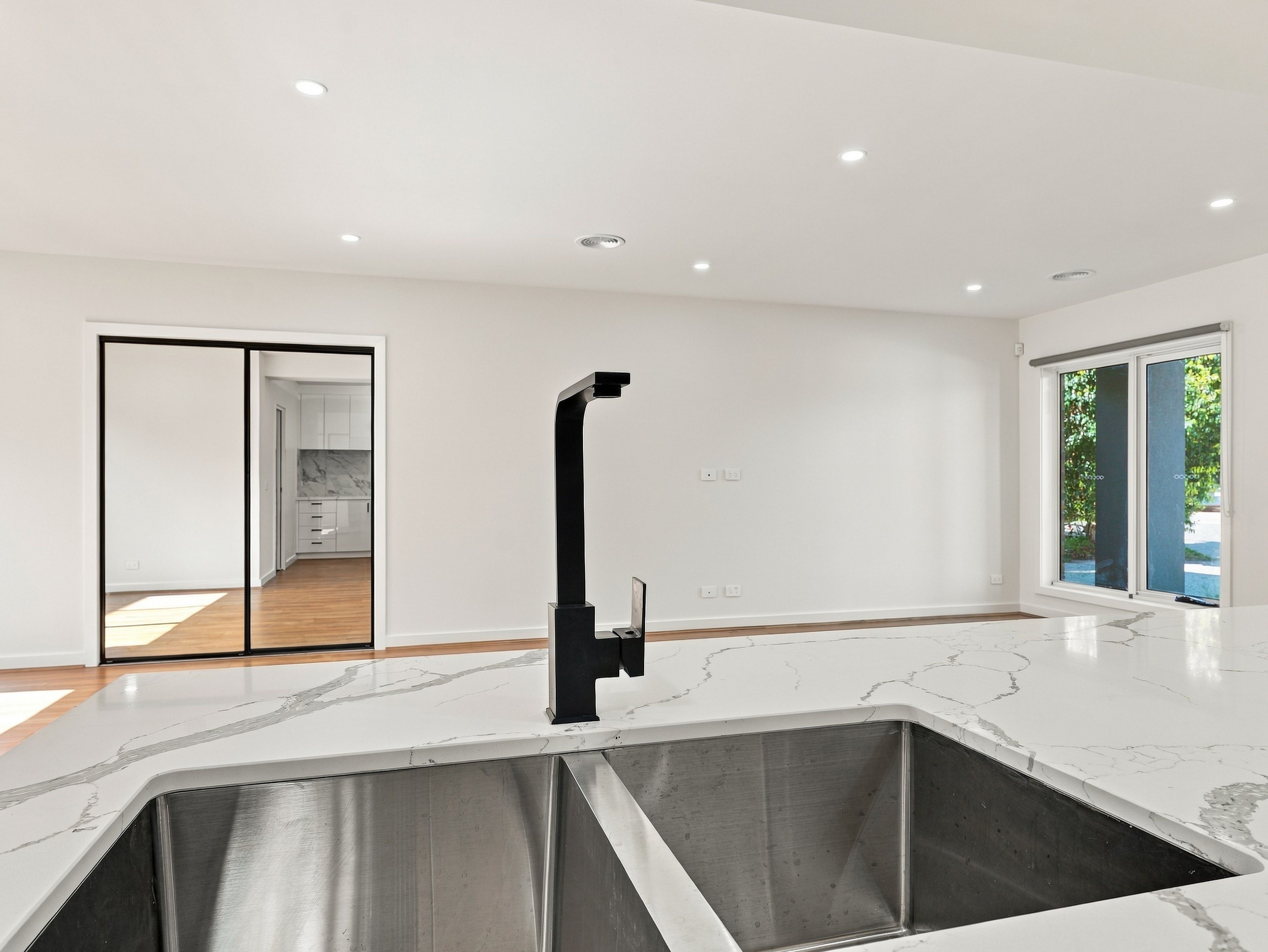 1/10 Davern Court — photo 10 of 27