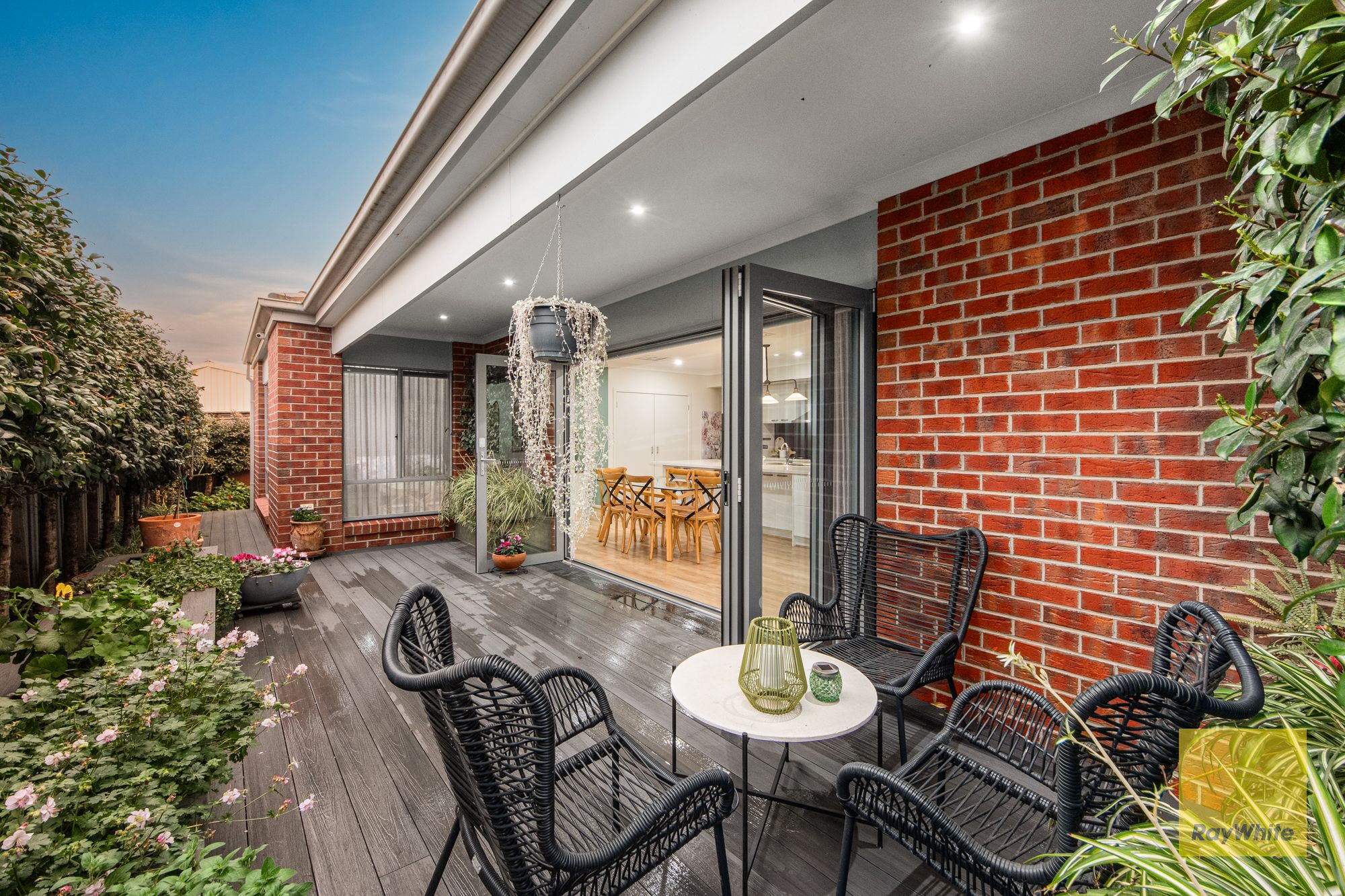 27 Albanvale Drive — photo 16 of 20